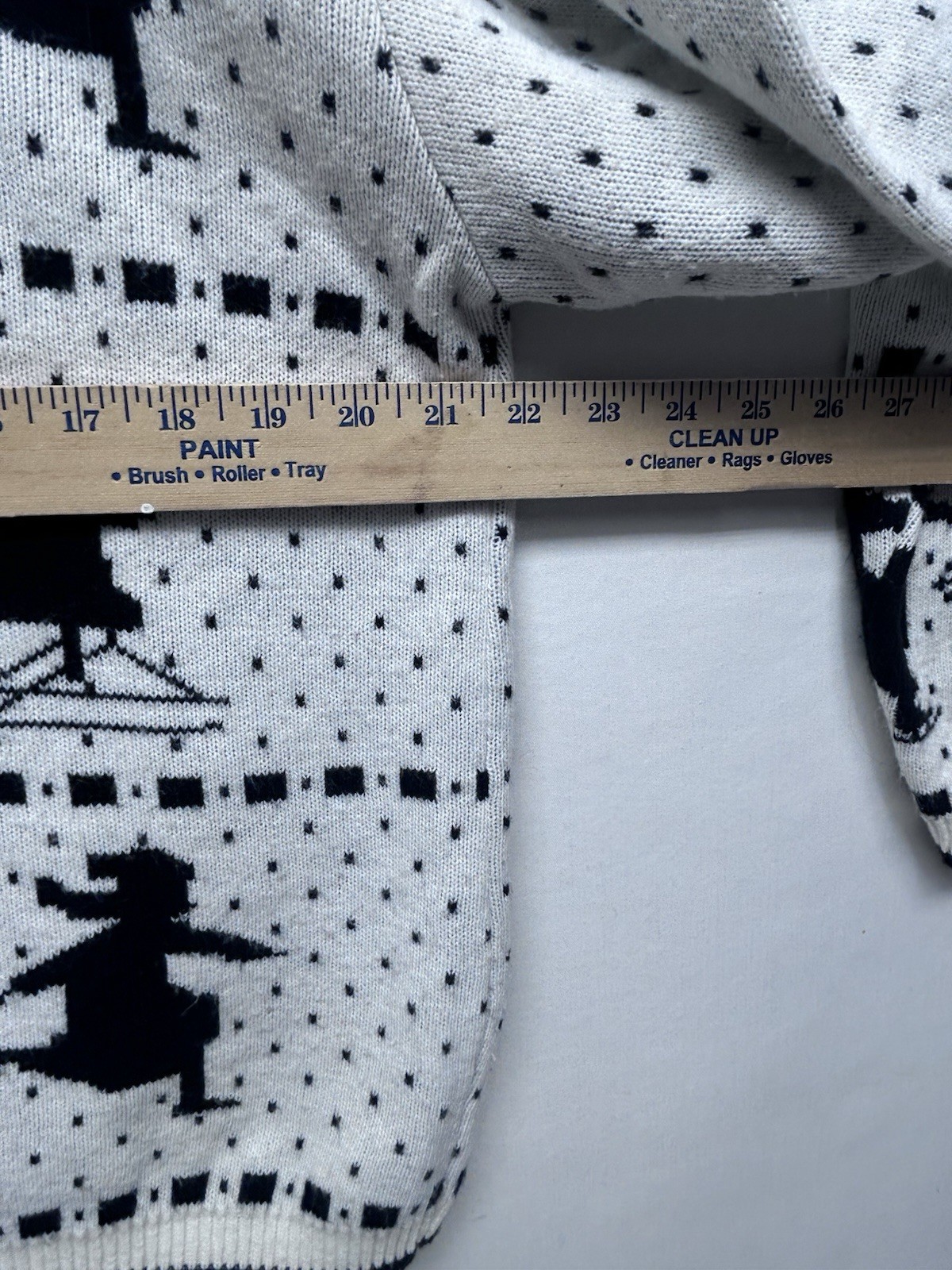 VTG Company Collection XL Black &White Acrylic Christmas Holiday Sweater