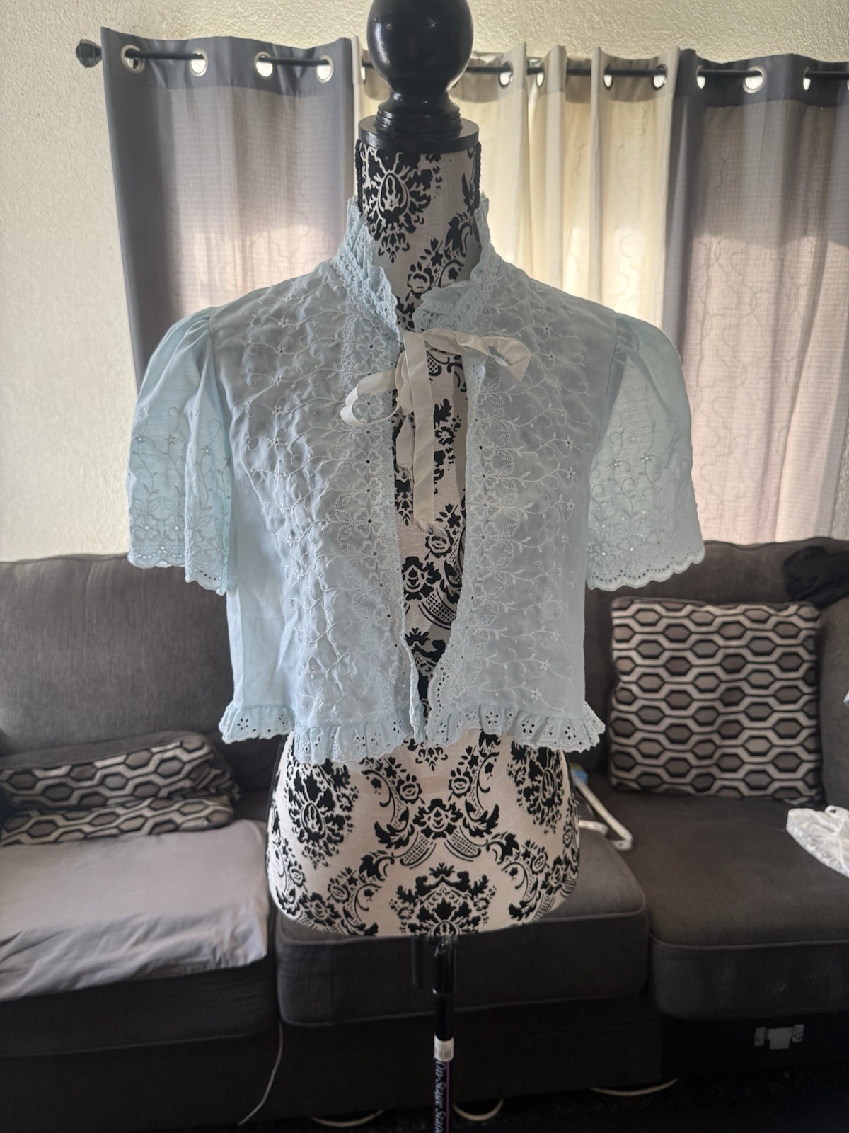 Vintage Donna Richards For Gilligan O’malley Blue Eyelet Trim Shawl Cover Collar