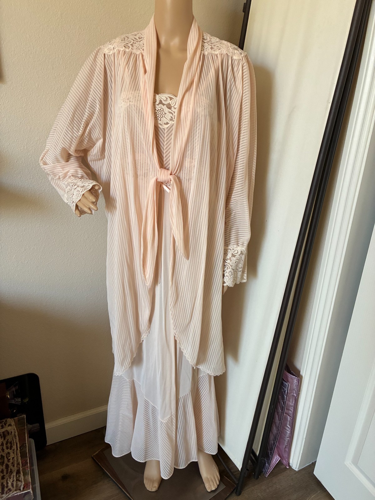 vtg Lorraine Peignor peach set M nightgown NOS robe