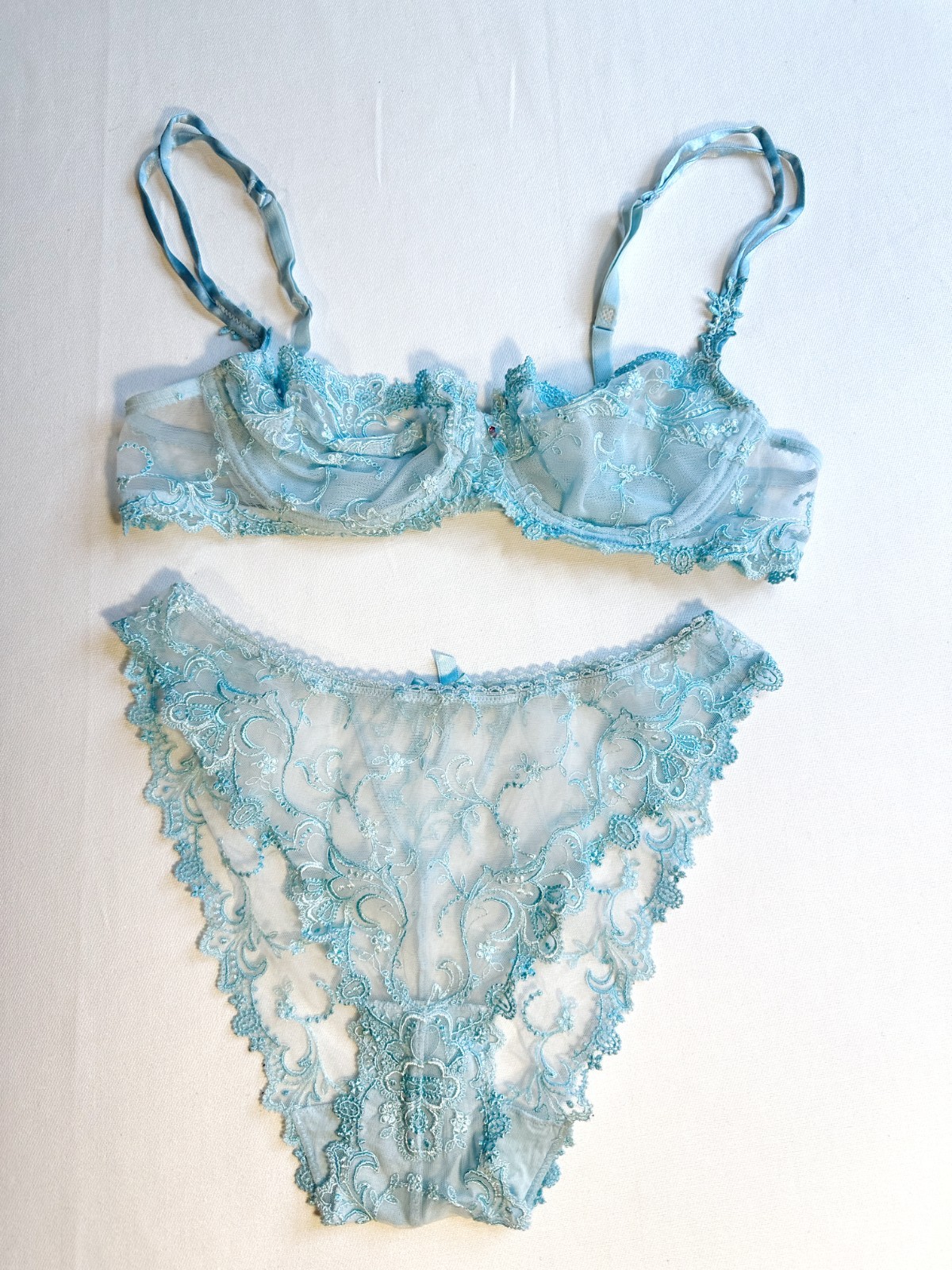 Lise Charmel Dressing Bra 36B vintage Y2K baby blue embroidery velveteen