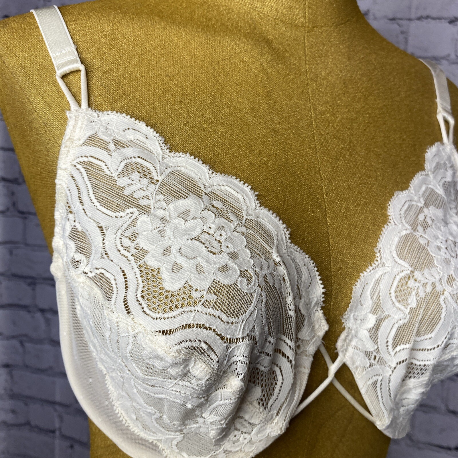 Vintage Vanity Fair Nylon Lace Unlined Bra Size 34D Ivory Underwired Fem 75-075