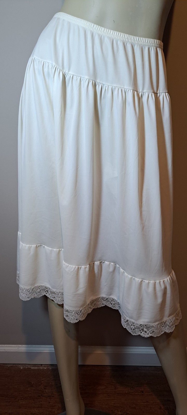 Vtg Half Slip Drop Waist White Nylon Ruffle Hem S M Vanity Fair