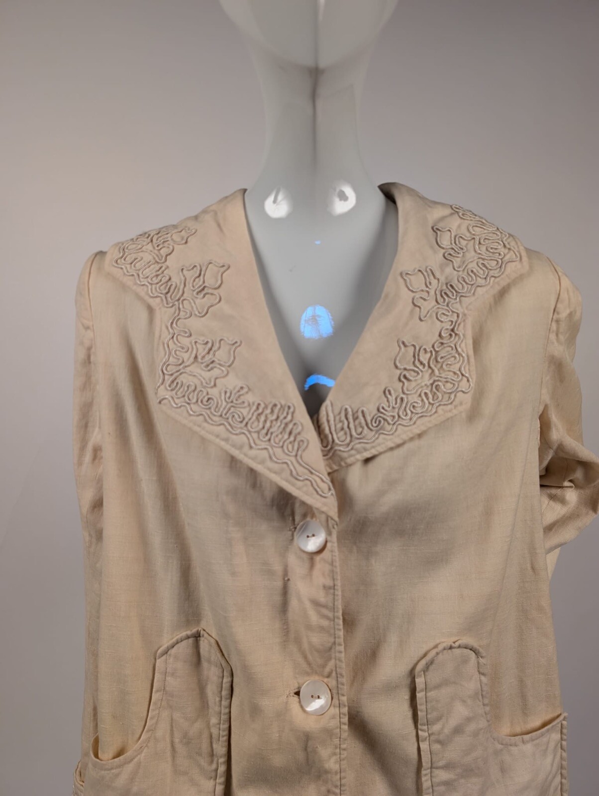 EDWARDIAN CREME COTTON JACKET W SOUTACHE DETAILING + LARGE BELT LOOP POCKETS