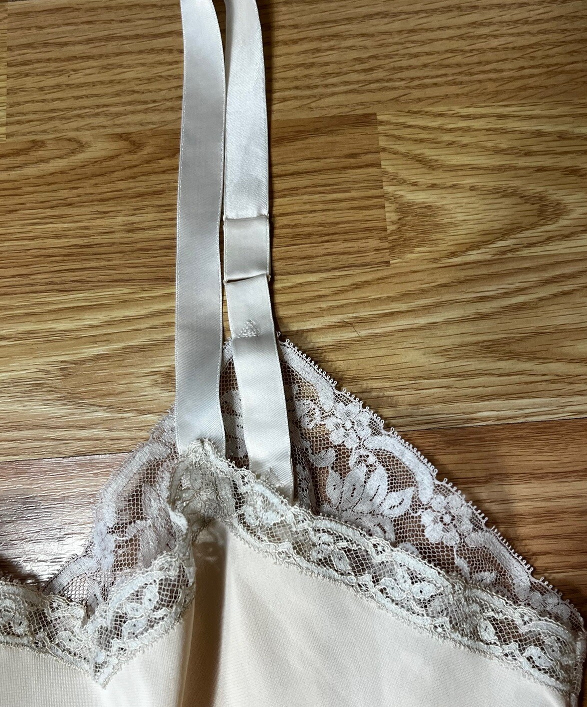 VTG Slip Nude Polyester Lace Bodice Knee Length Size M Lingerie 32” B/C Bust