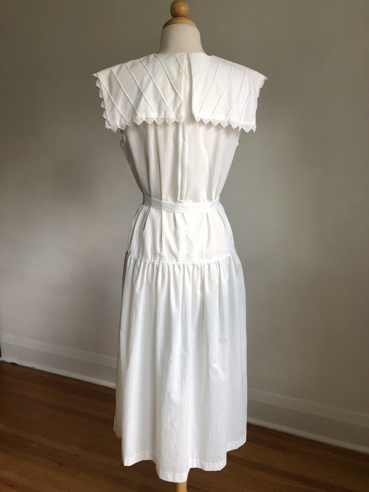 STUNNED VTG ISLE OF CAPRI Dallas White Cotton Drop-waist Prairie Day Dress M/L