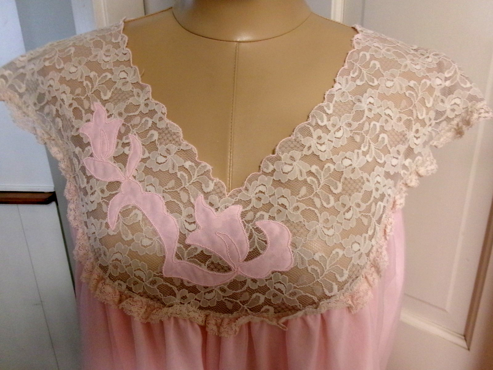 VINTAGE AVIAN PINK CHIFFON WITH LACE BODICE NIGHT GOWN LOUNGEWEAR DRESS L-XL