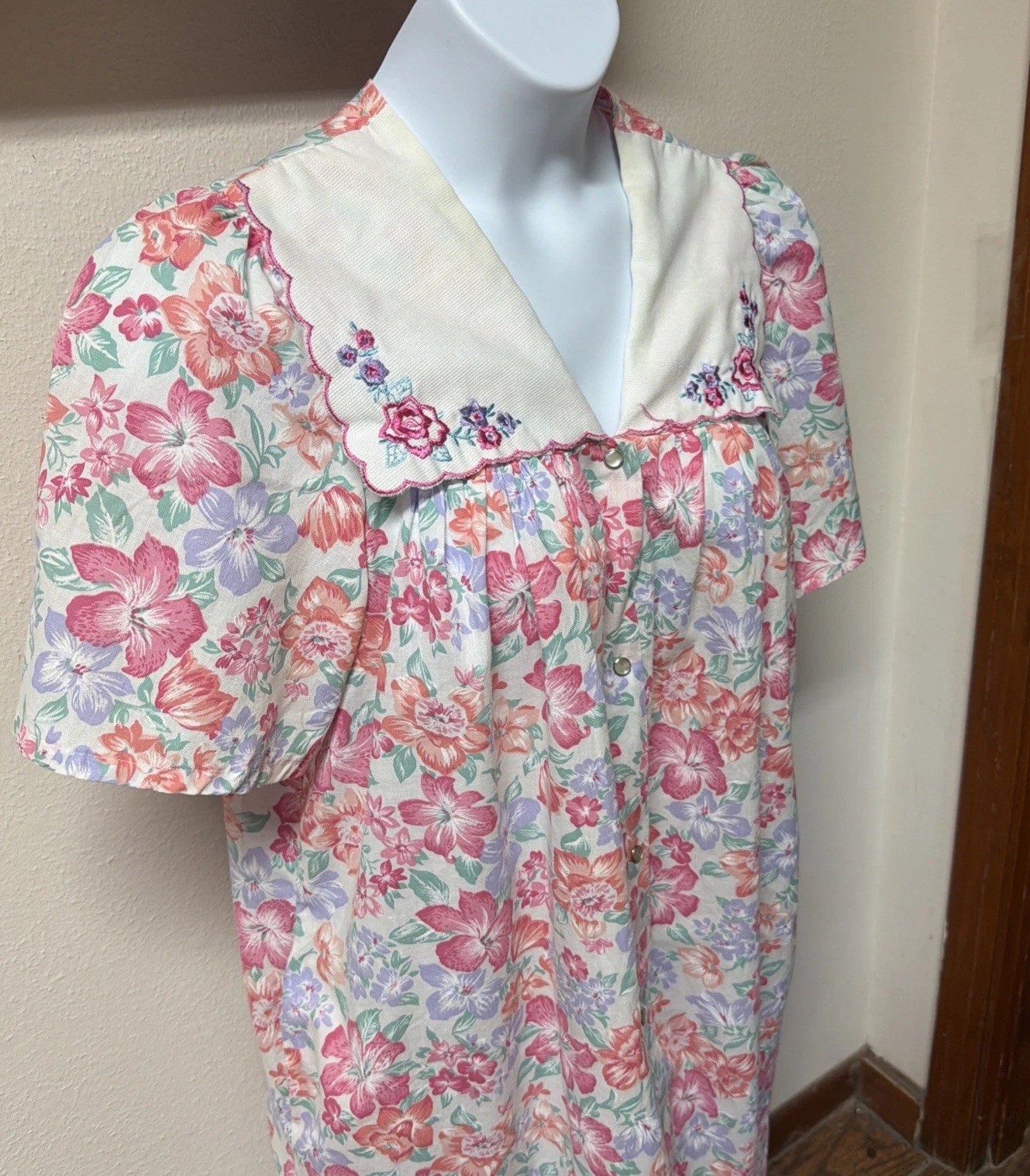 Vtg Comfort Coat House Coat Dress Snap Embroidered Pockets Cottage Core Sz L