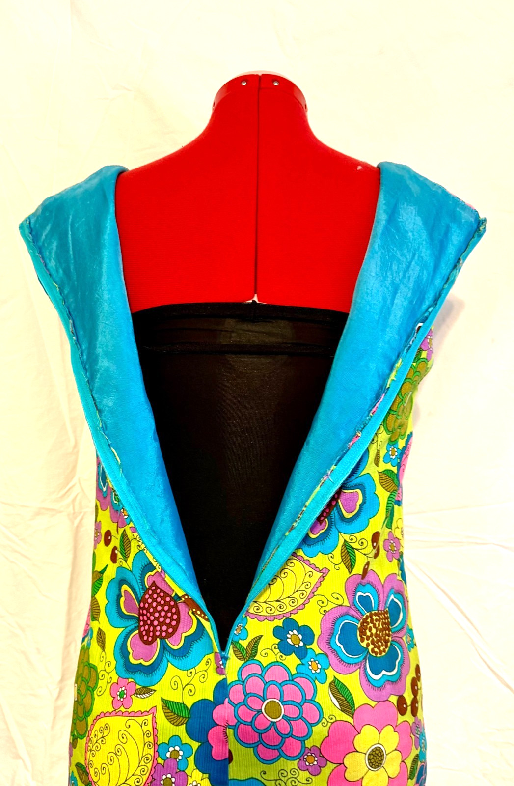 Vintage 1960’s Style Sleeveless Vibrant Psychedelic Floral Shift Dress – Medium