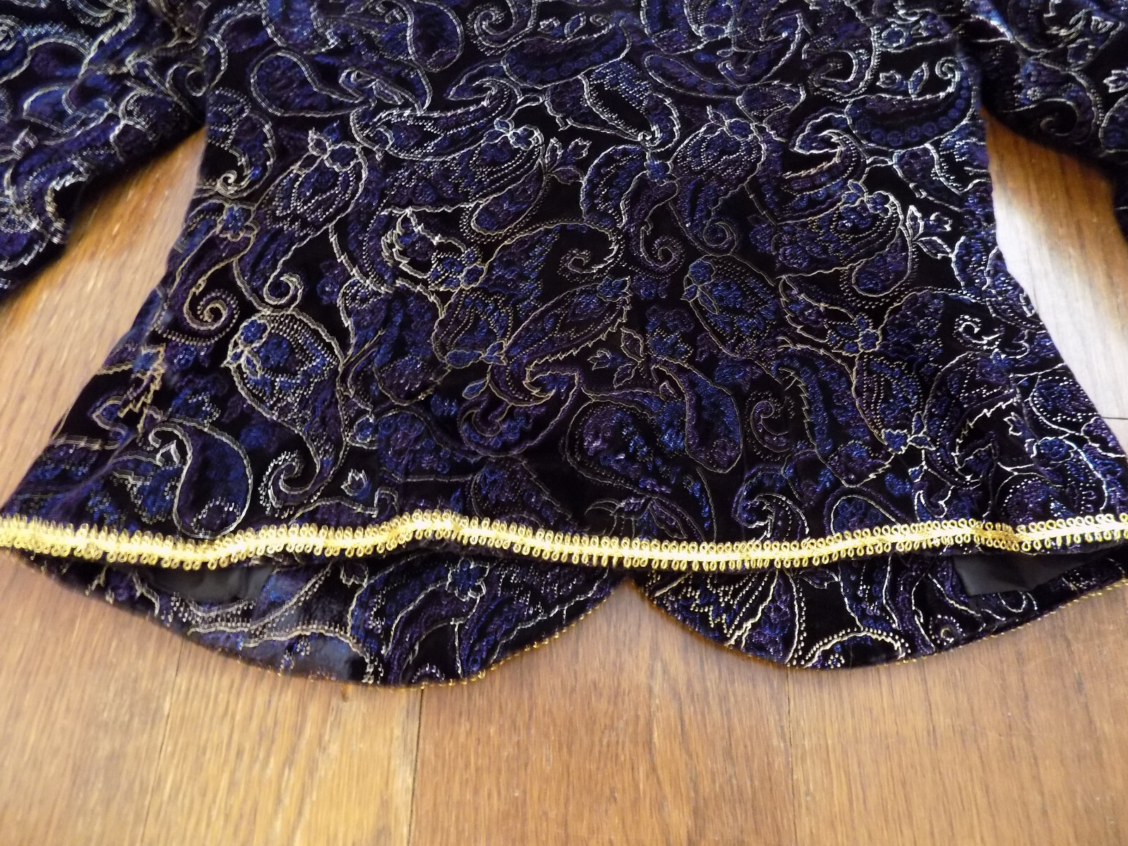 Vtg Velvet Black Brocade Jacket Blazer „braided” Buttons Gold ribbon Trim sz S