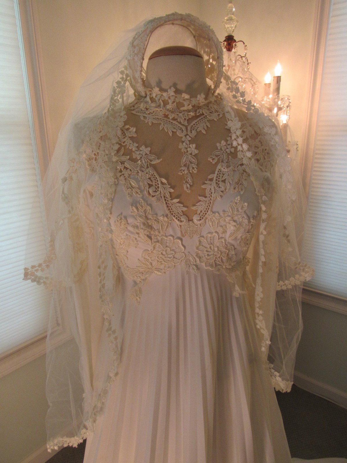 Vintage 1970’s Wedding Dress/Veil Original Owner GVC