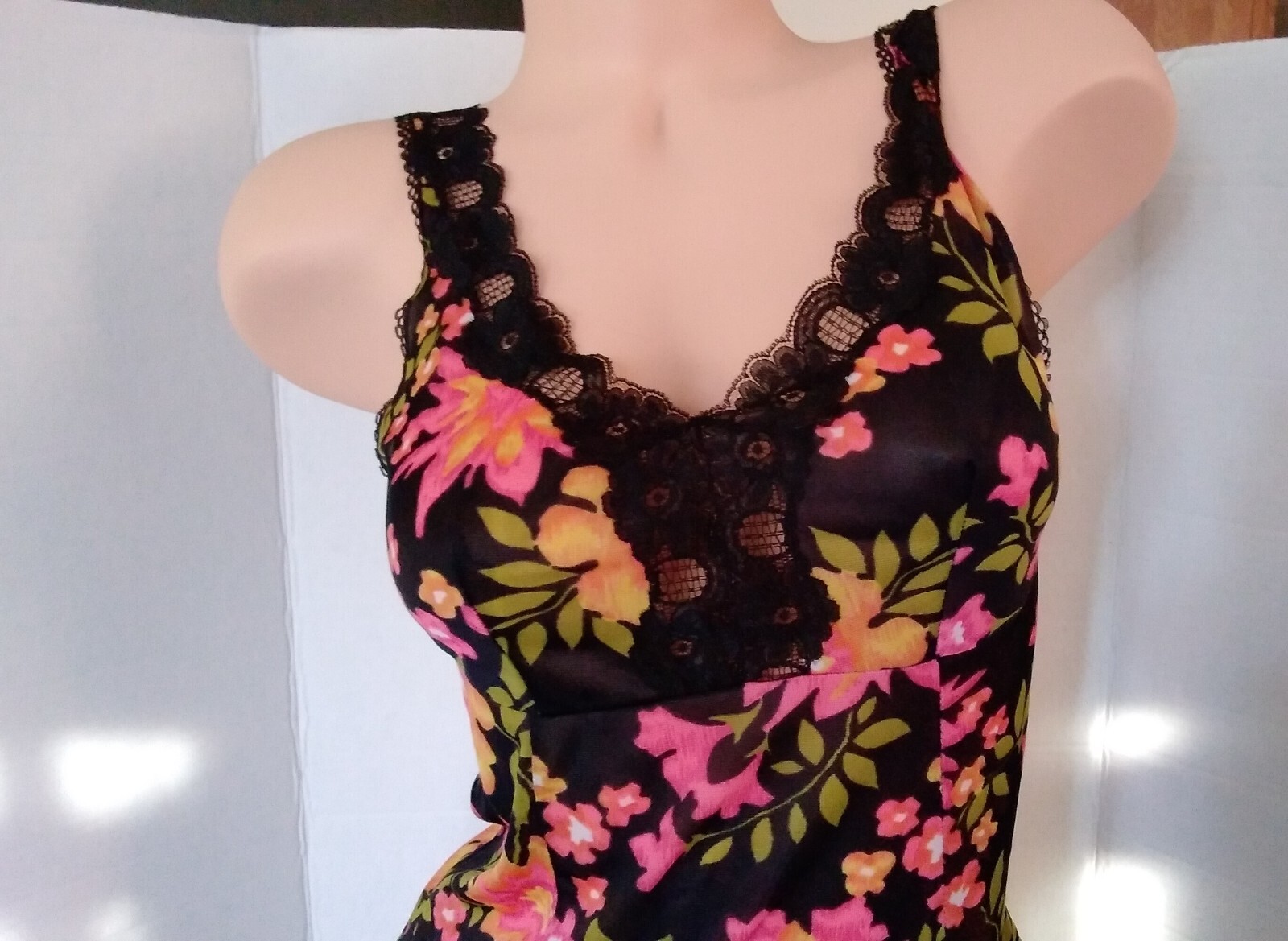 Vintage European 60-70’s Retro Groovy Lacey Short Babydoll Nightie Size S-M