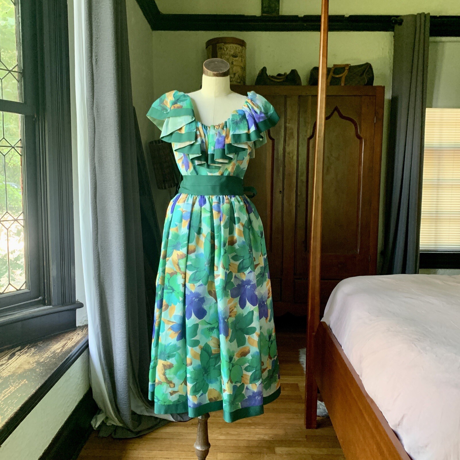 Vintage WILLIAM PEARSON Designer Floral Green Dress Ribbon Ruffle Off Shoulder 8
