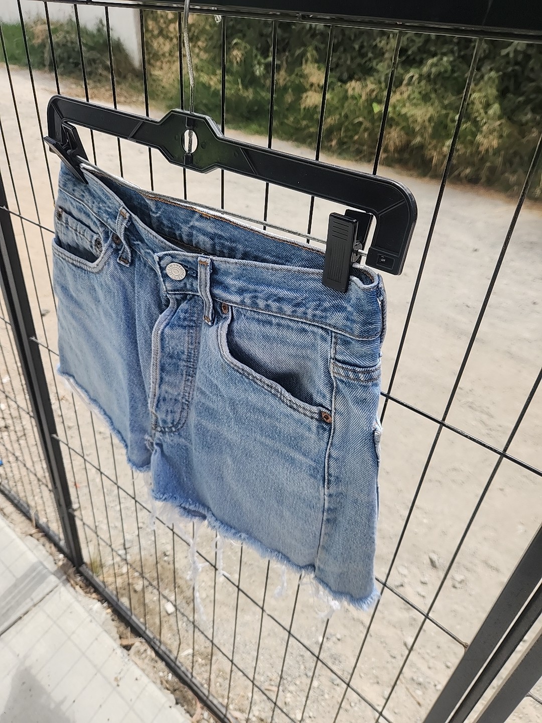 vintage levis cut-offs denim jean shorts button fly 501 cut off 80’s 28″ w