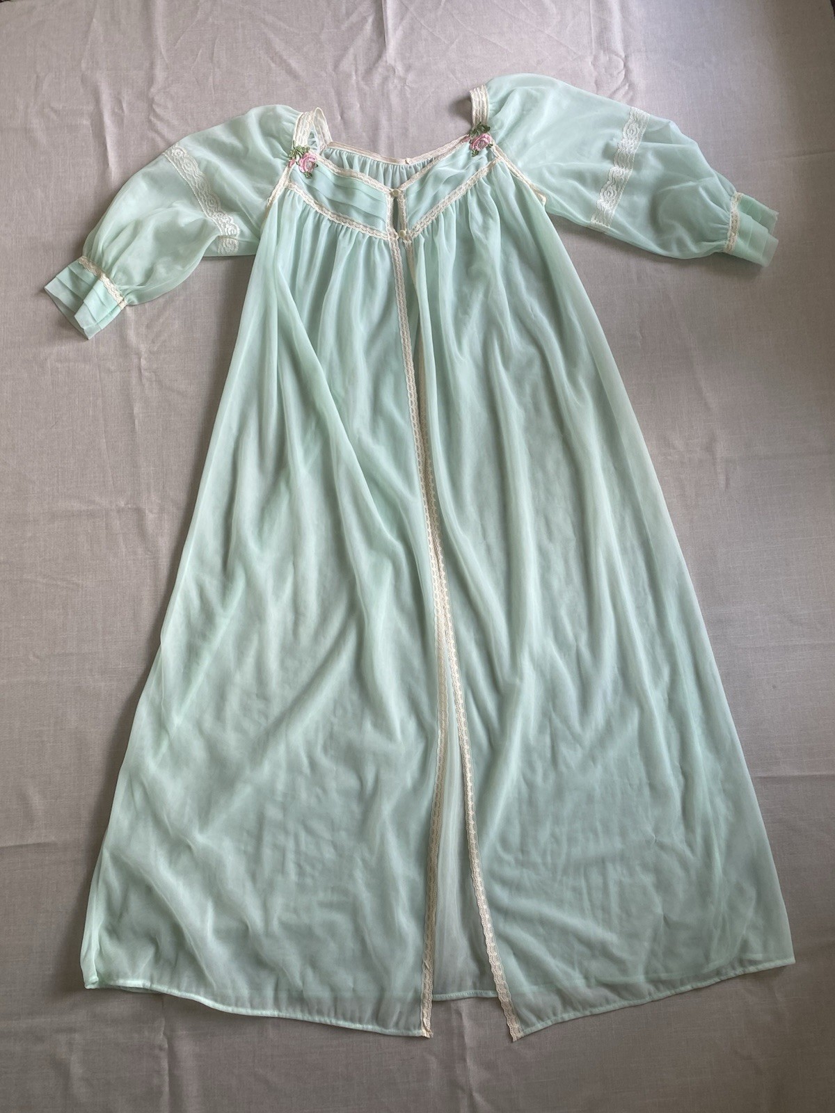 Vtg 1960s to 1970s Slumber Suzy „Dreamwear” peignoir robe Mint Floral Embroidery