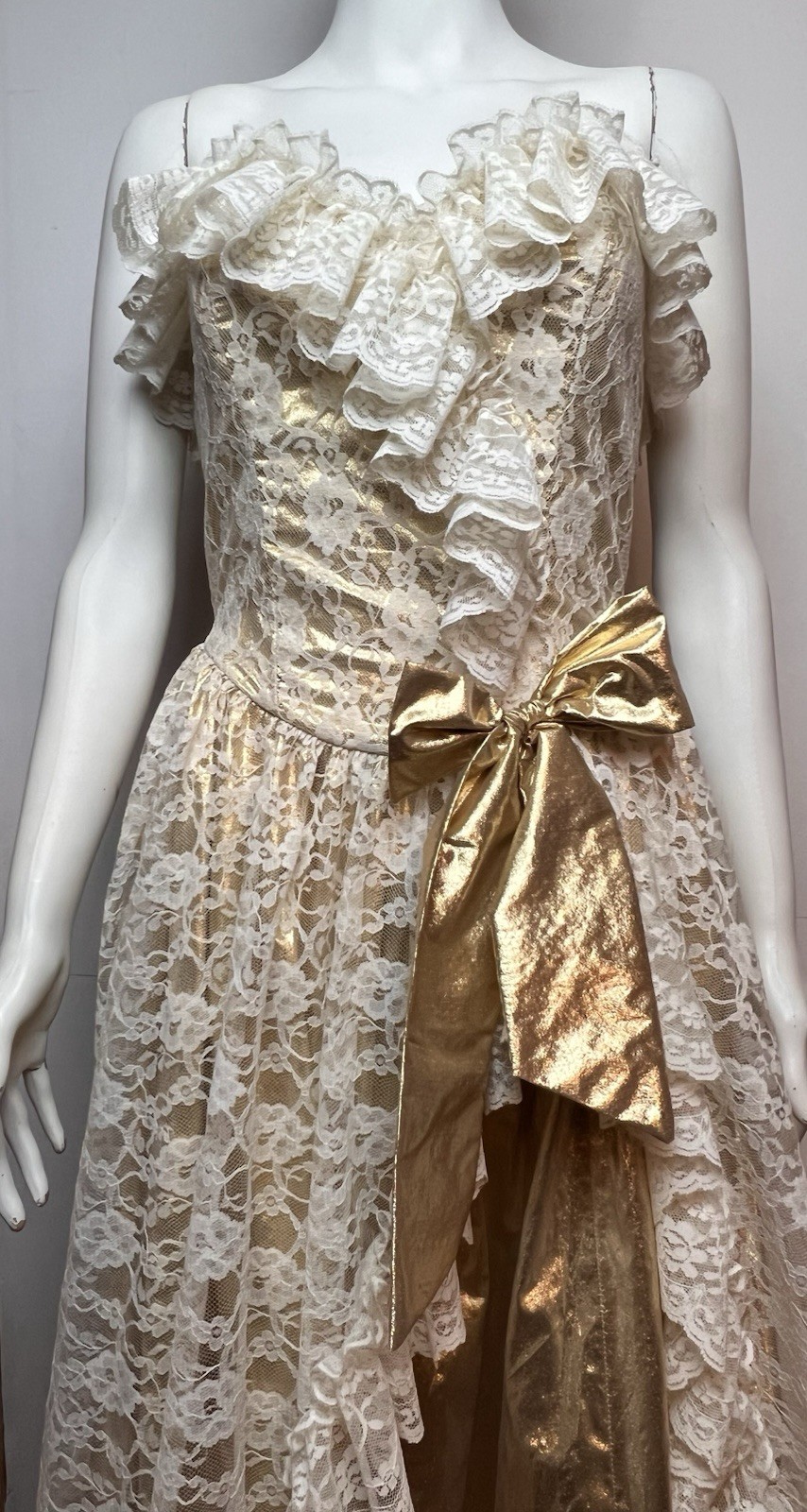 Loralie Gown White Lace Gold Bow Vintage Strapless Prom Dress Woman’s 7/8