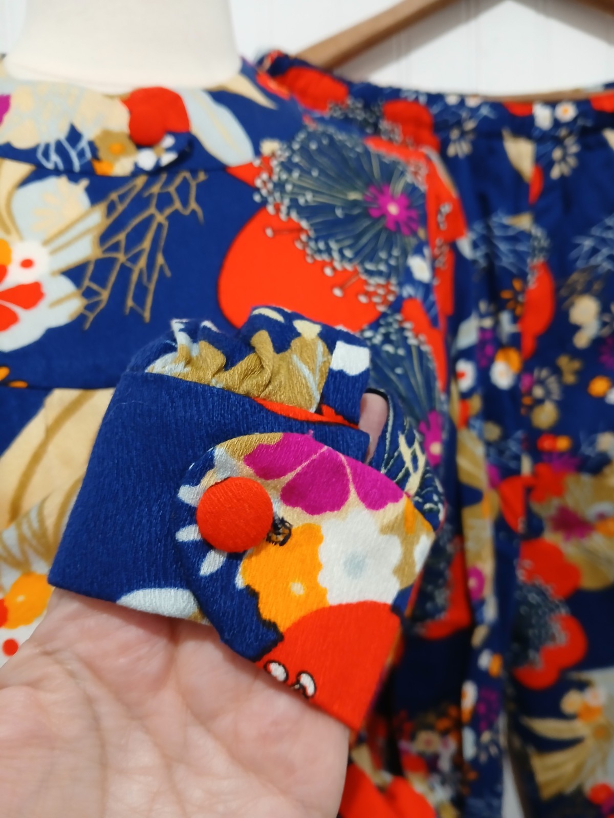 True Vintage 1970’s Ladies 2pc Matching Top Pants Retro Mod Hippie Bright
