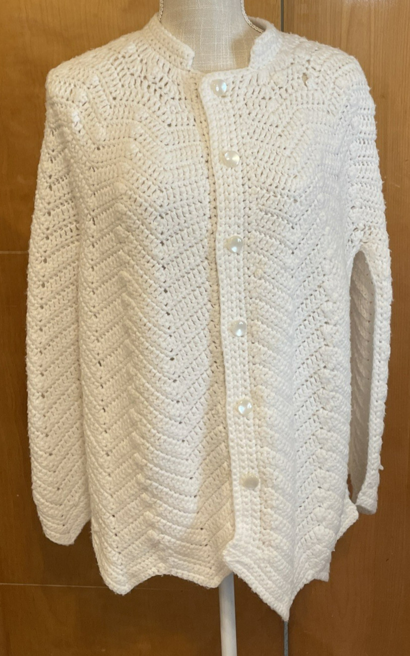 VTG 70s White Crochet Cape Shawl Poncho Retro Bohemian Hippie READ