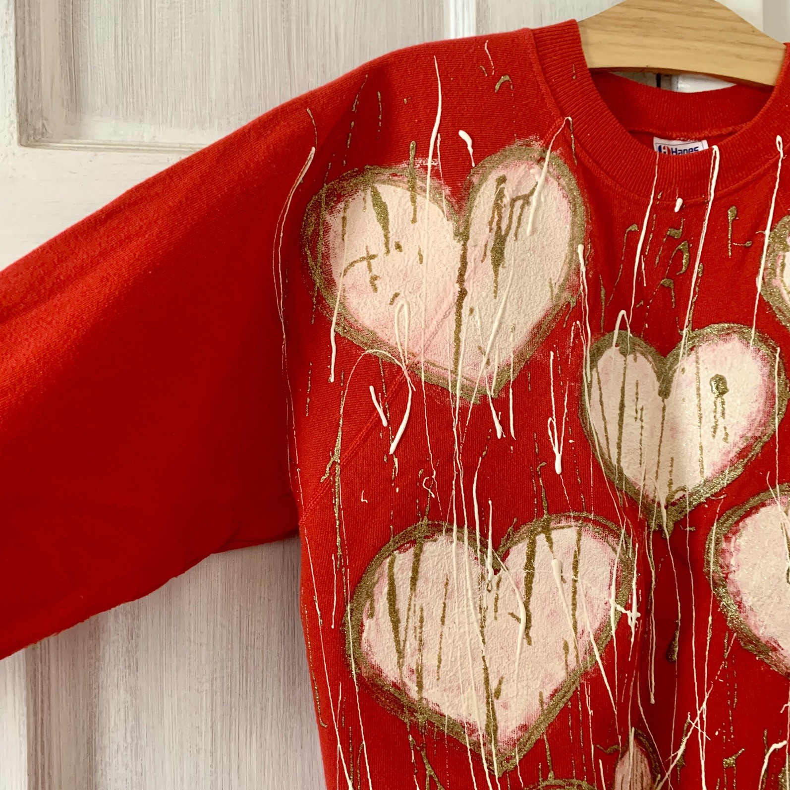 Vintage Valentine’s Day Red Sweatshirt with painted hearts gold paint spatter L