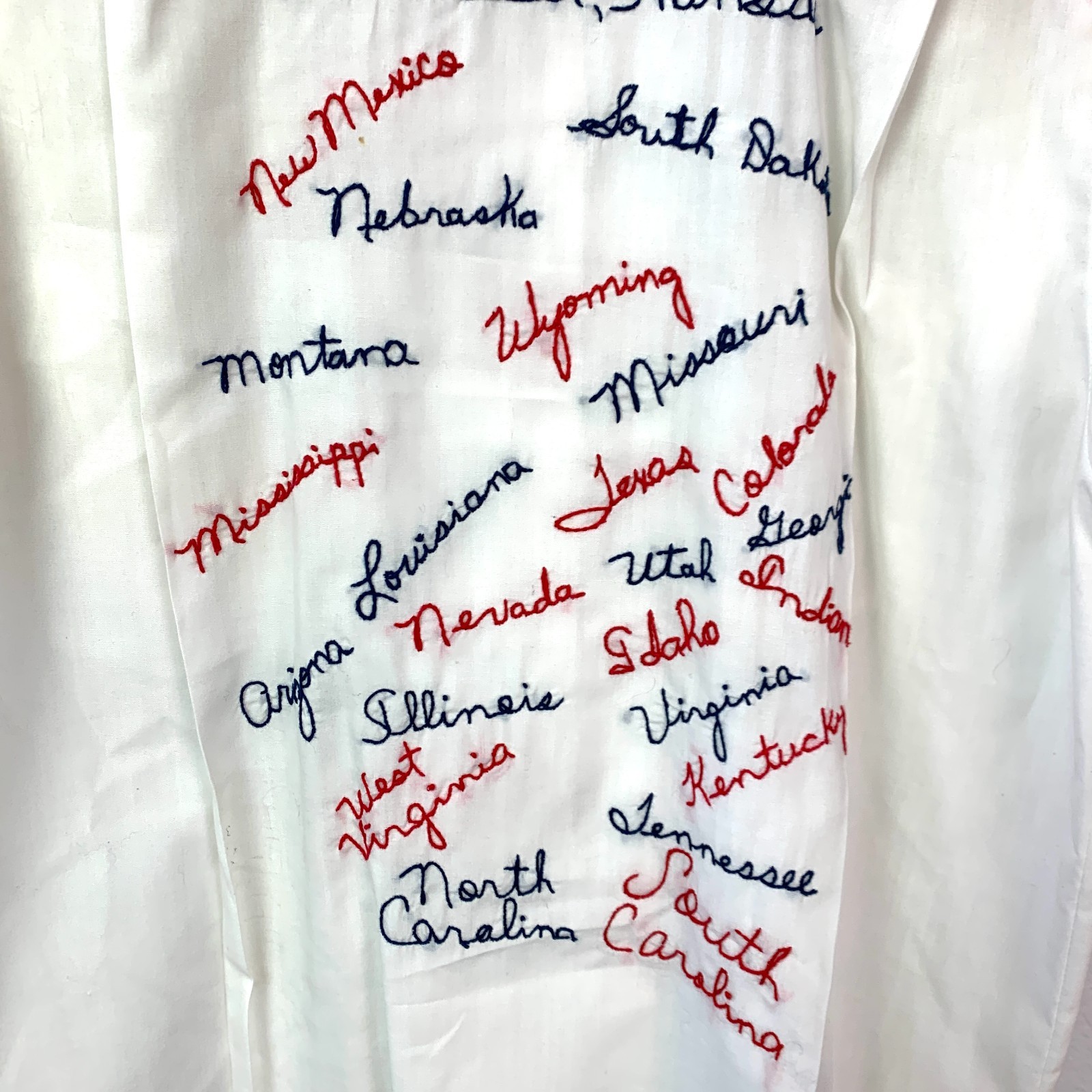 Vintage Hunter’s Glen Embroidered Tourist Kitsch On The Road Again Shirt 14
