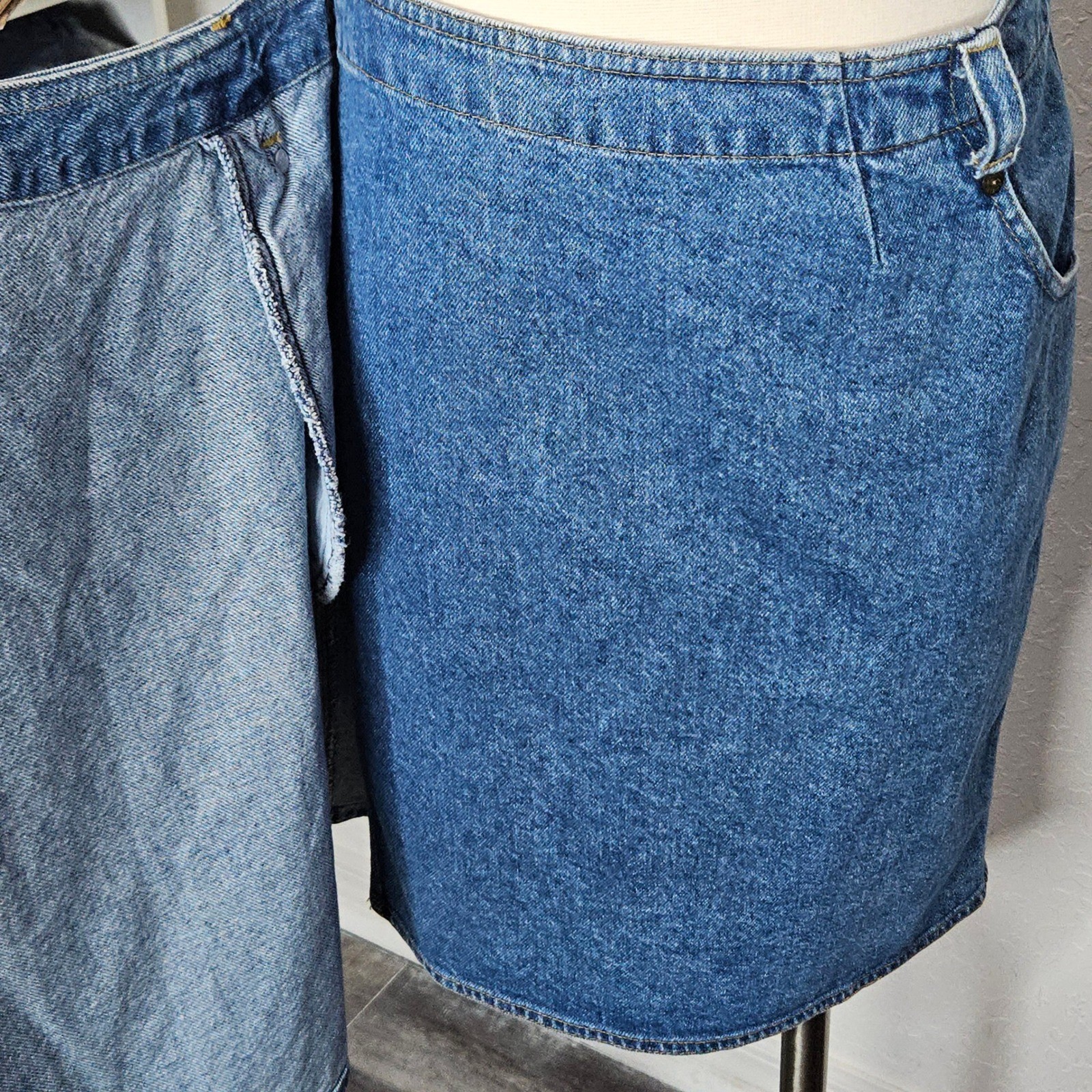 Vintage Dockers Levi’s Denim Wrap Skirt Medium Wash Blue Made in USA Size 10 12