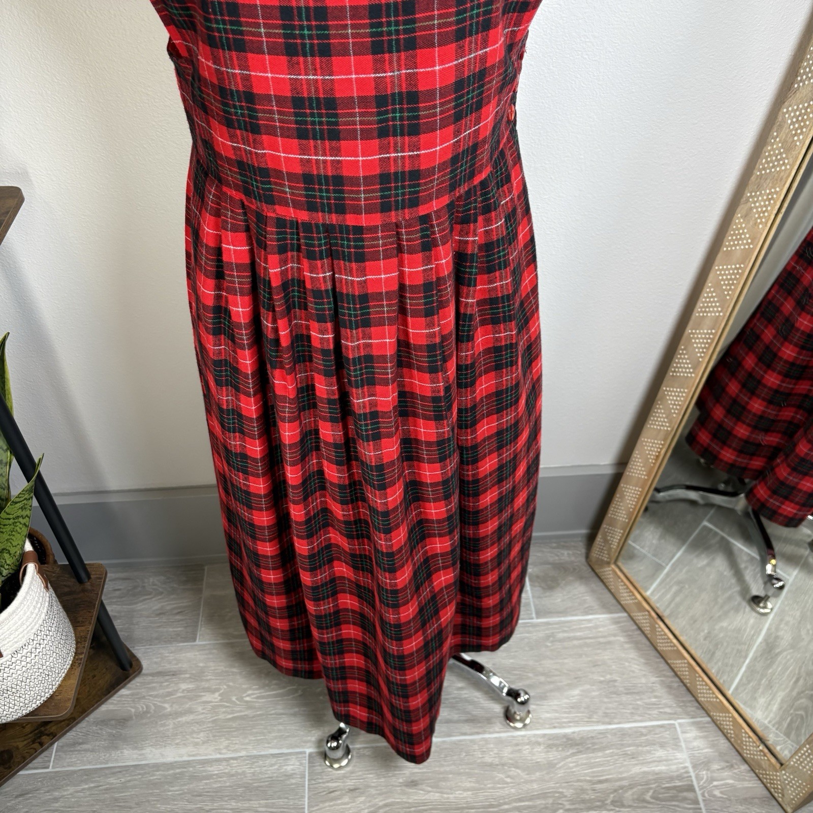 Portraits by Northern Isles Red Plaid Flannel Pleated Overall Dress Size 10
