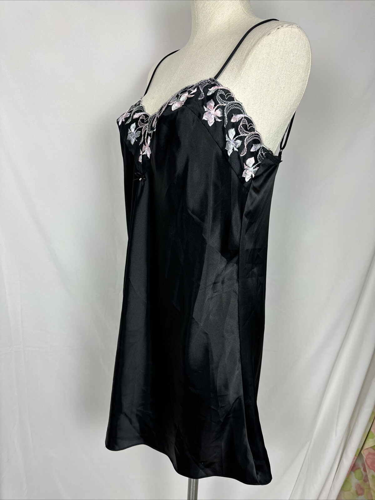 Vintage Shirley Of Hollywood Embroidered Floral Nightie Negligee