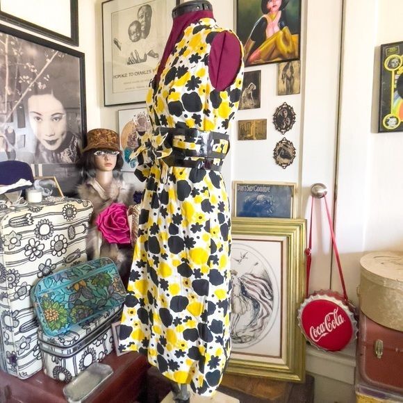 Sunny 1960’s Mod Yellow High Collar Abstract Flower Print Dress 2 Bow Belts VNTG