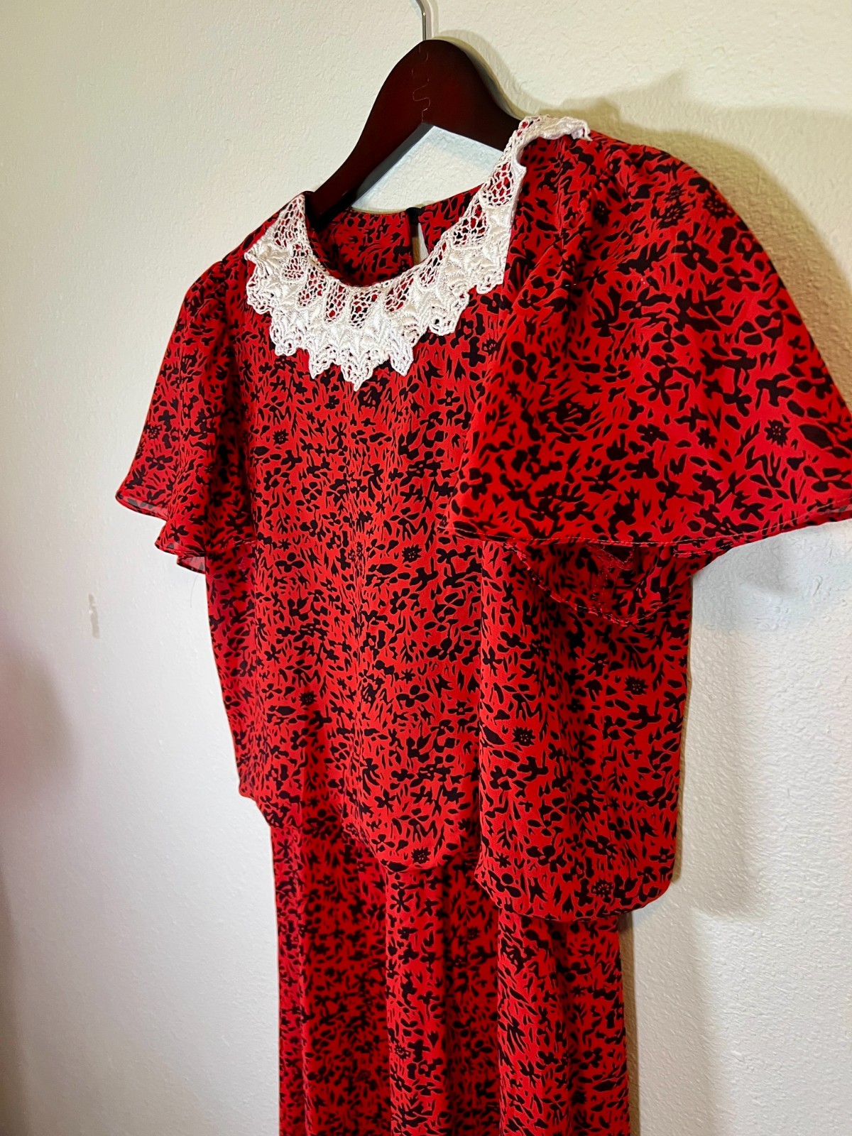 Vintage 1980s Prairie Revival Red Floral Lace Collar Midi Dress Basic Theater Pc