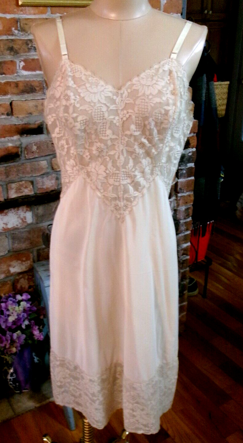 Reduced VTG VANITY FAIR CHIFFON NYLON SLIP DRESS BEIGH OPULENT CHANTILLY LACE 34