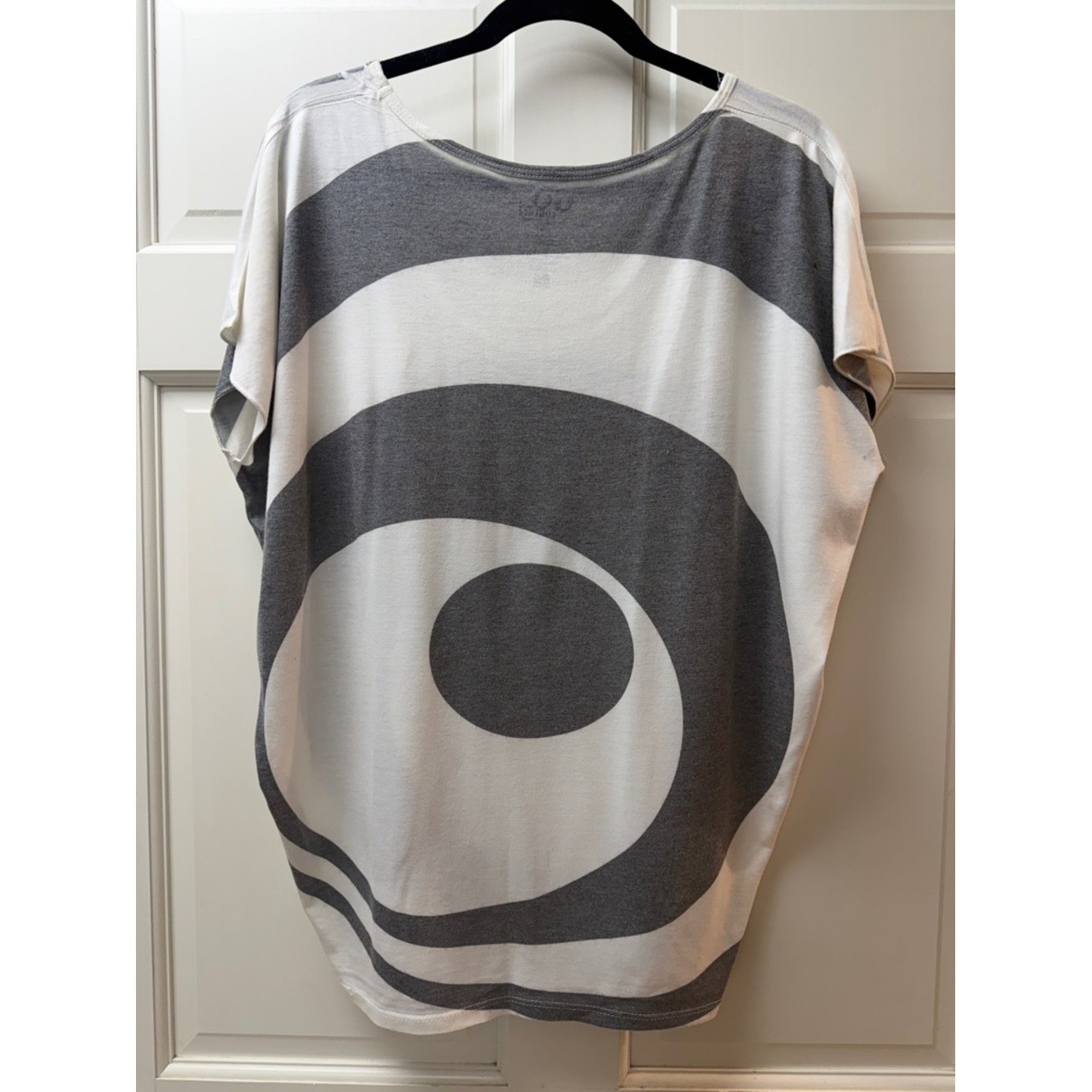 Go Couture Vintage Dolman Sleeve Gray and White Tee Large