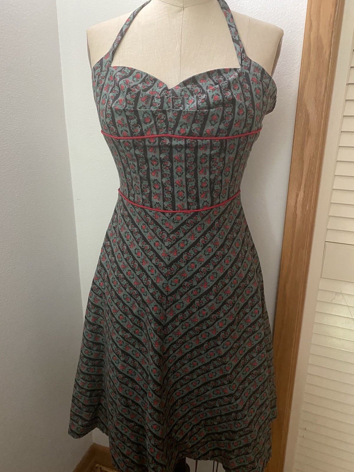 Vintage 90s-2000s y2k rockabilly hot topic mall goth morbid threads zip up dress