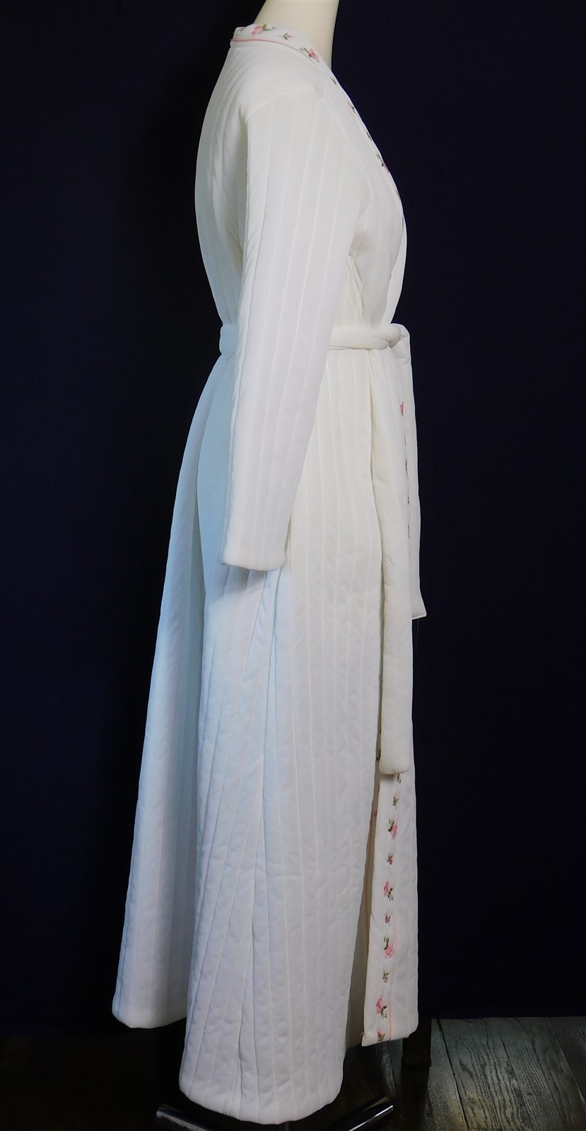 NWT Vintage 1970s Women’s White Nylon Floral Quilted Puff Robe Size Small