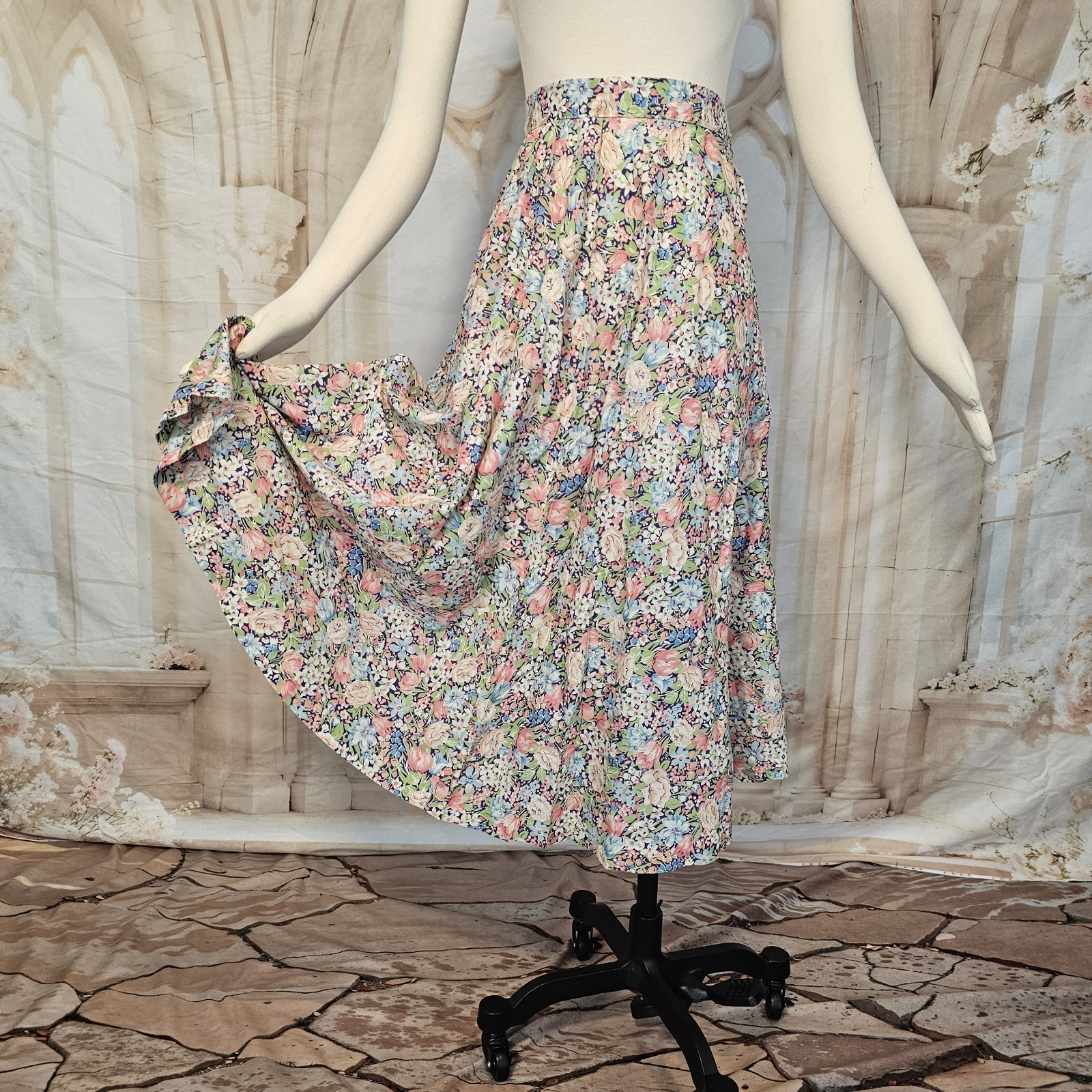 Vintage 1970s Skirt Gathered Waist Floral Print Side Zip Pinup Cottagecore Fairy