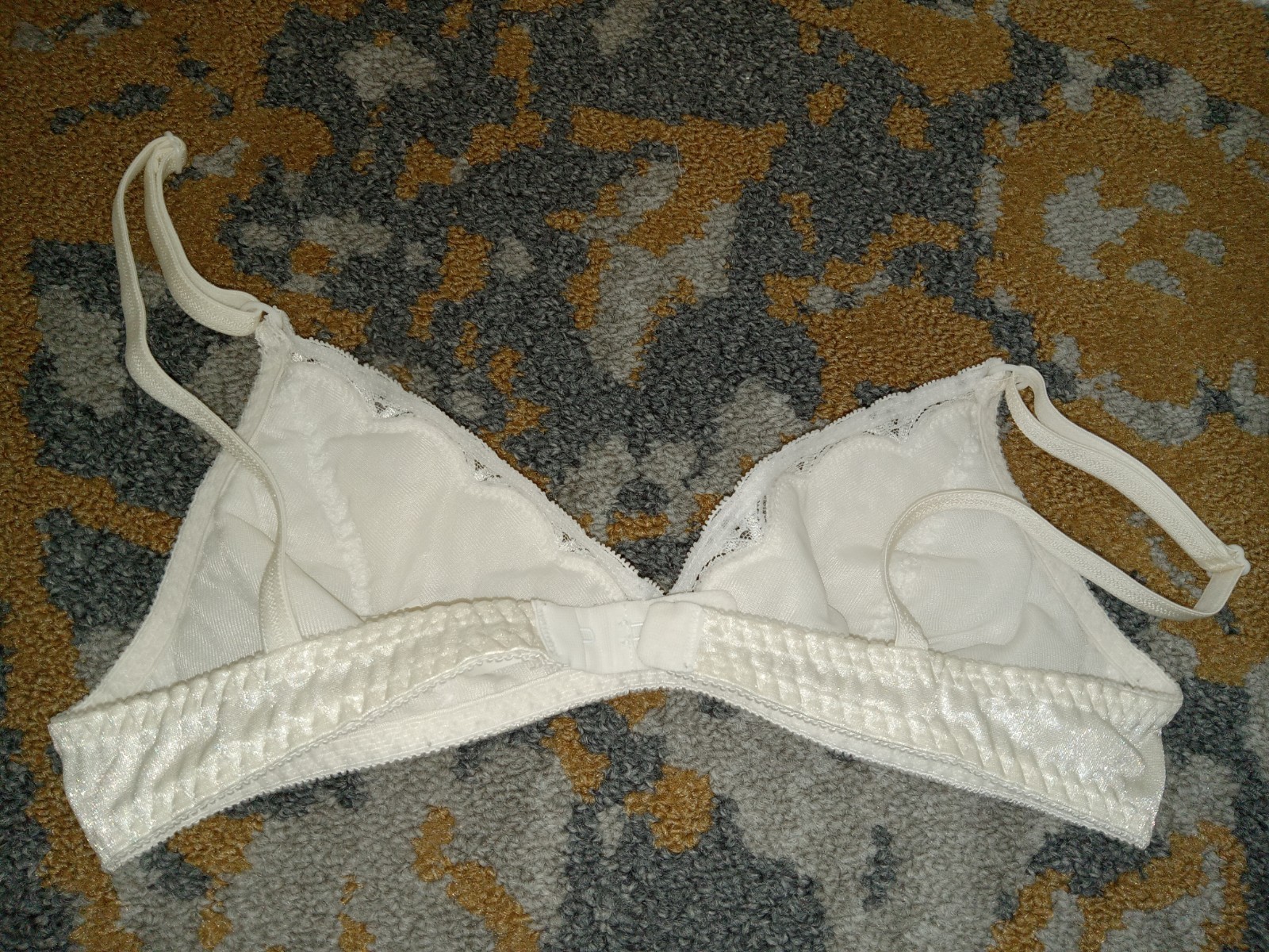 Vintage Adonna Bra 2901 White Satin Lightly Padded Wireless 34A USA Soft Cups