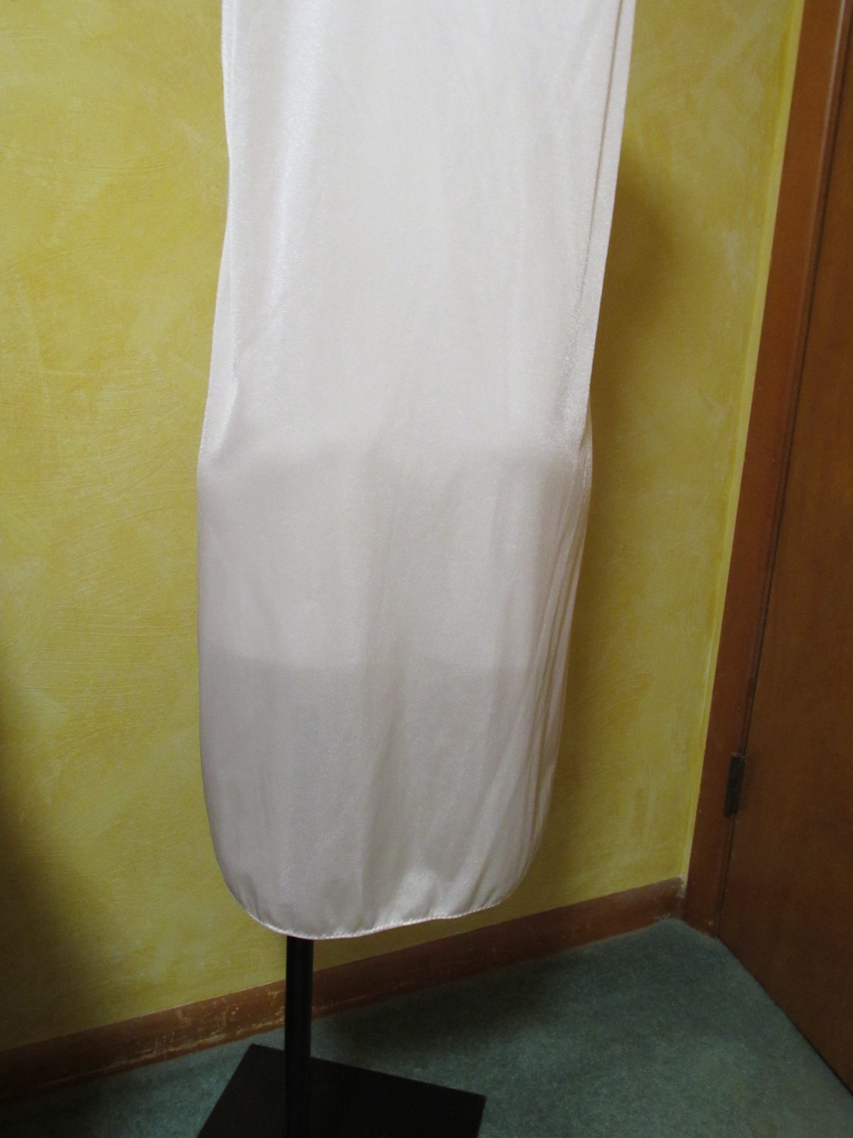 VINTAGE CARRIAGE COURT SEARS PINK SILKY SOFT NYLON LACE NIGHTGOWN M SISSY