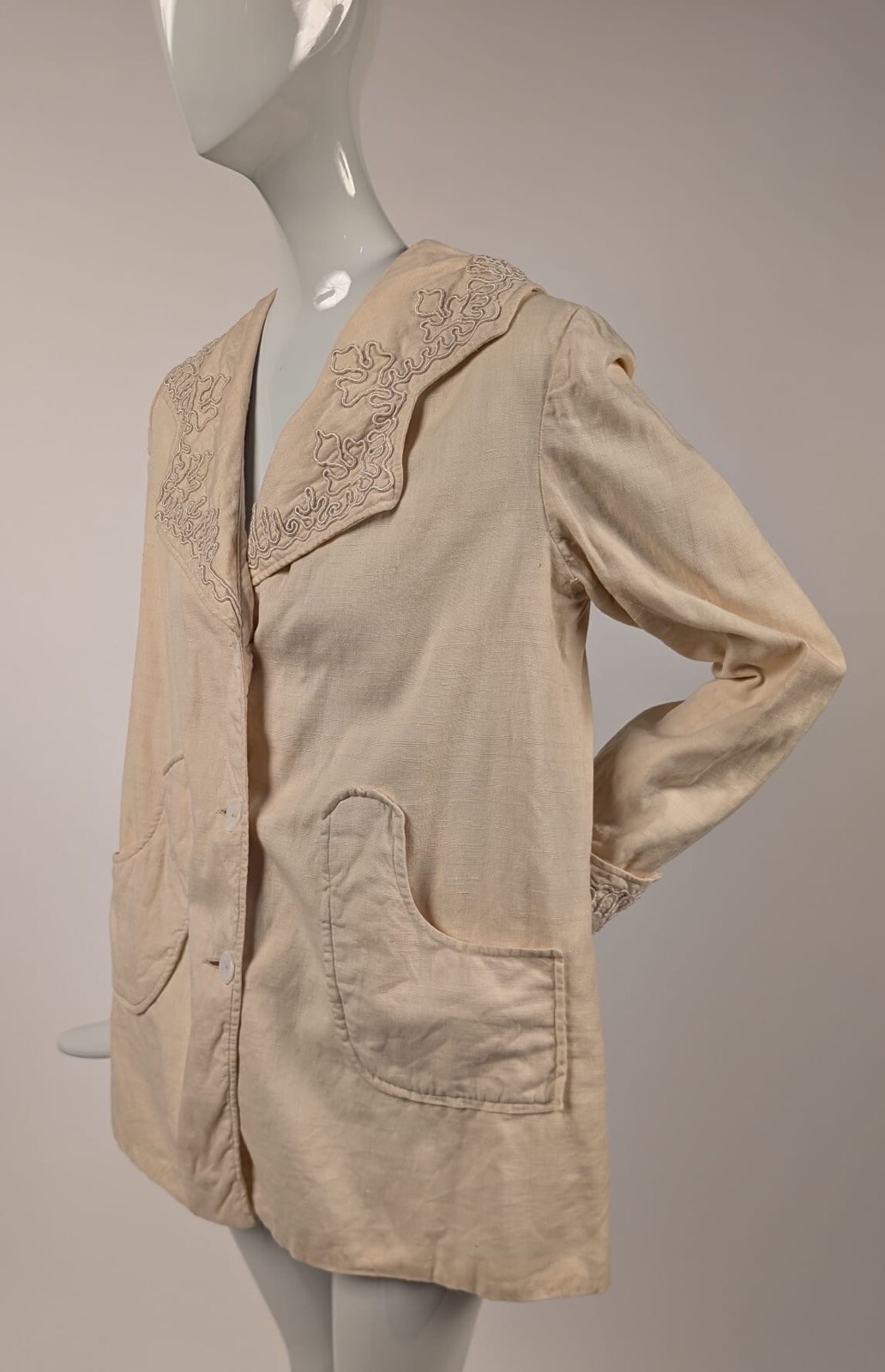 EDWARDIAN CREME COTTON JACKET W SOUTACHE DETAILING + LARGE BELT LOOP POCKETS