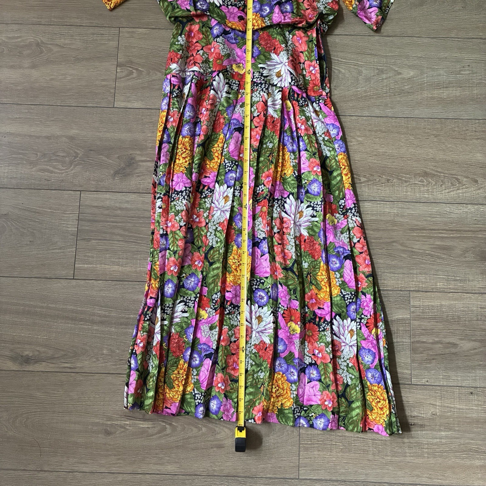 VTG Neiman Marcus 100% silk flowery maxi pleated dress, 6 runs small