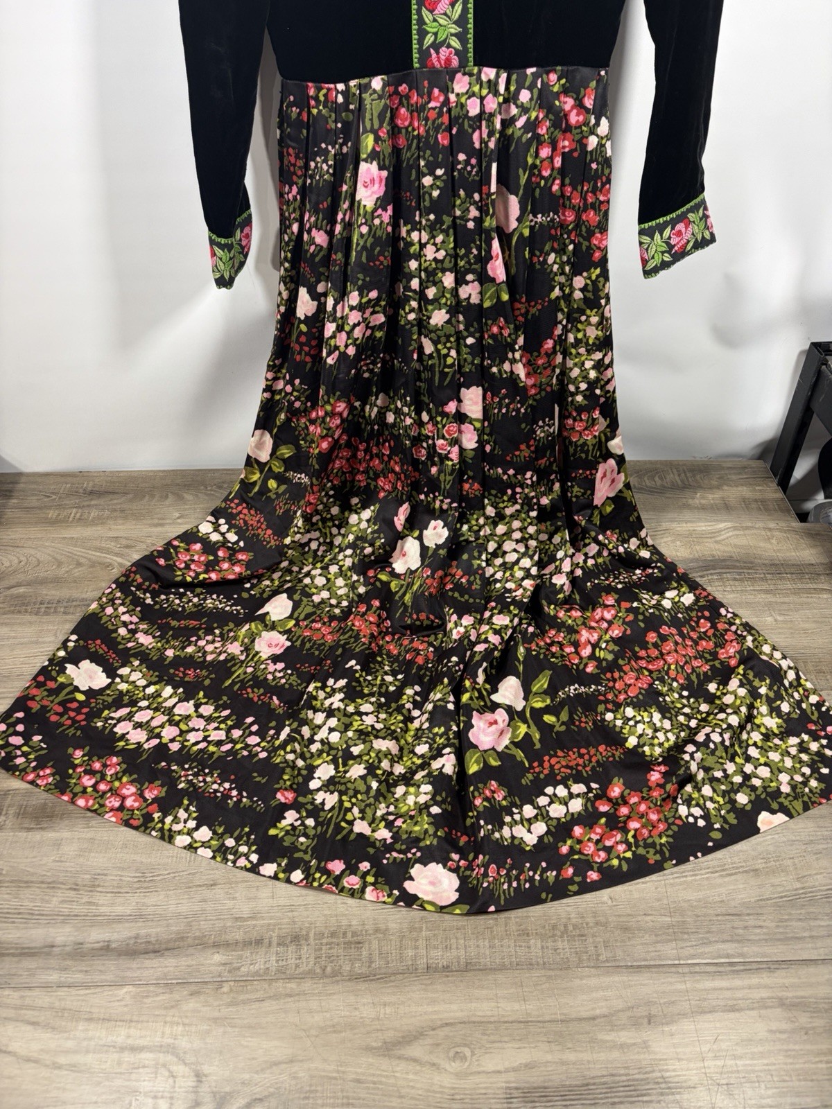 Vintage R&K Velvet & Floral maxi dress 1970s SIZE 12 See Measurements In Photos