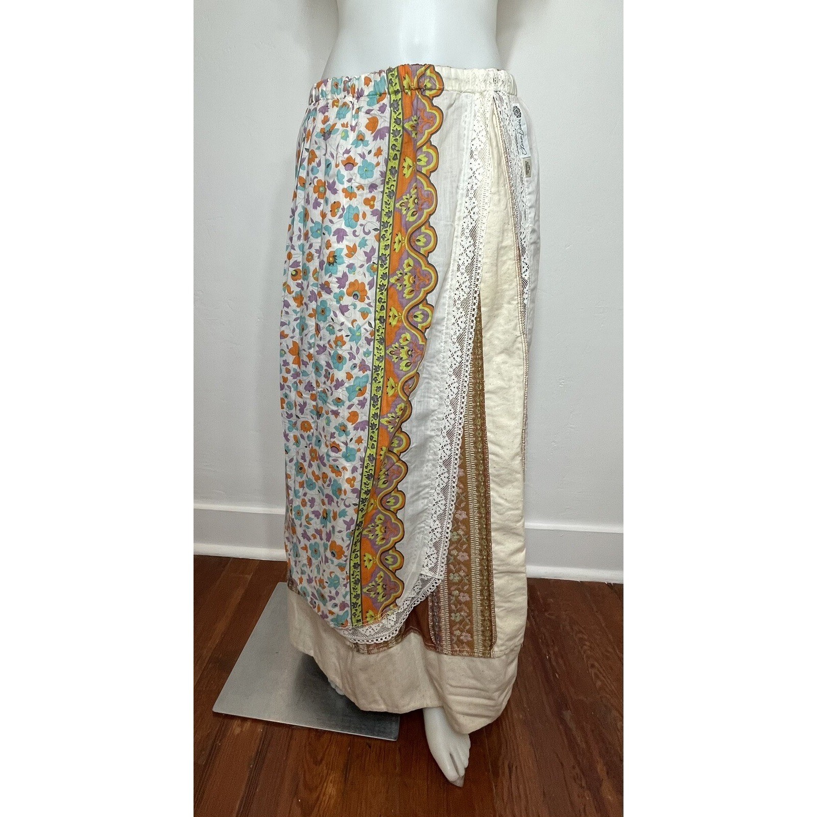 VTG 70s Chessa Davis Maxi Skirt Hippie Boho Velvet Lace Tapestry Waist 27+
