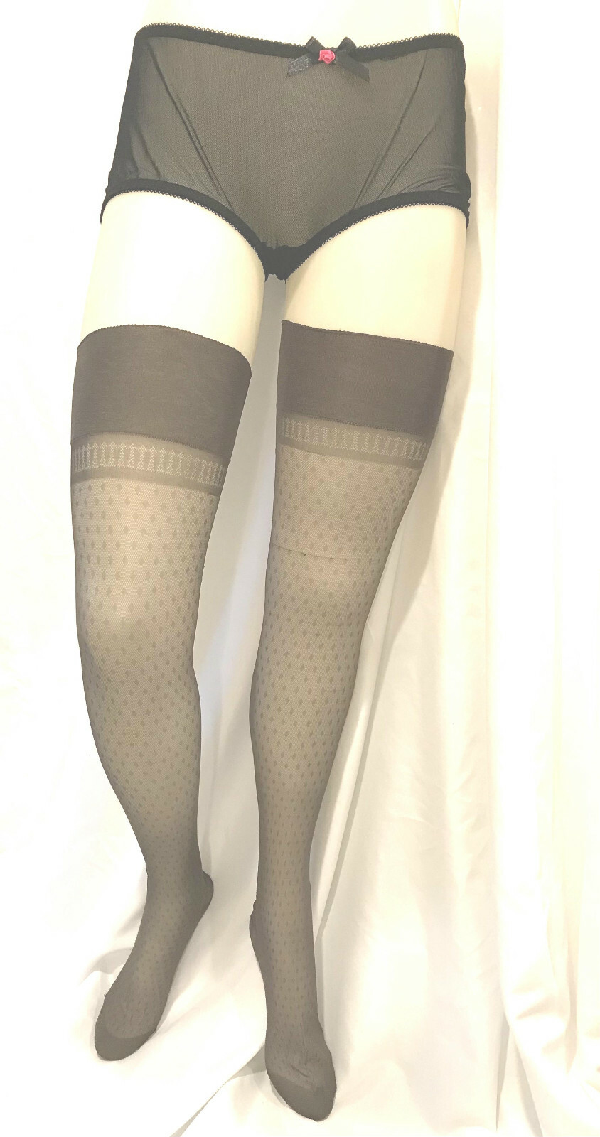1 Pair Vintage 70s Nylon Stockings Size 8 1/2 xs by Treadwell (Hanes)