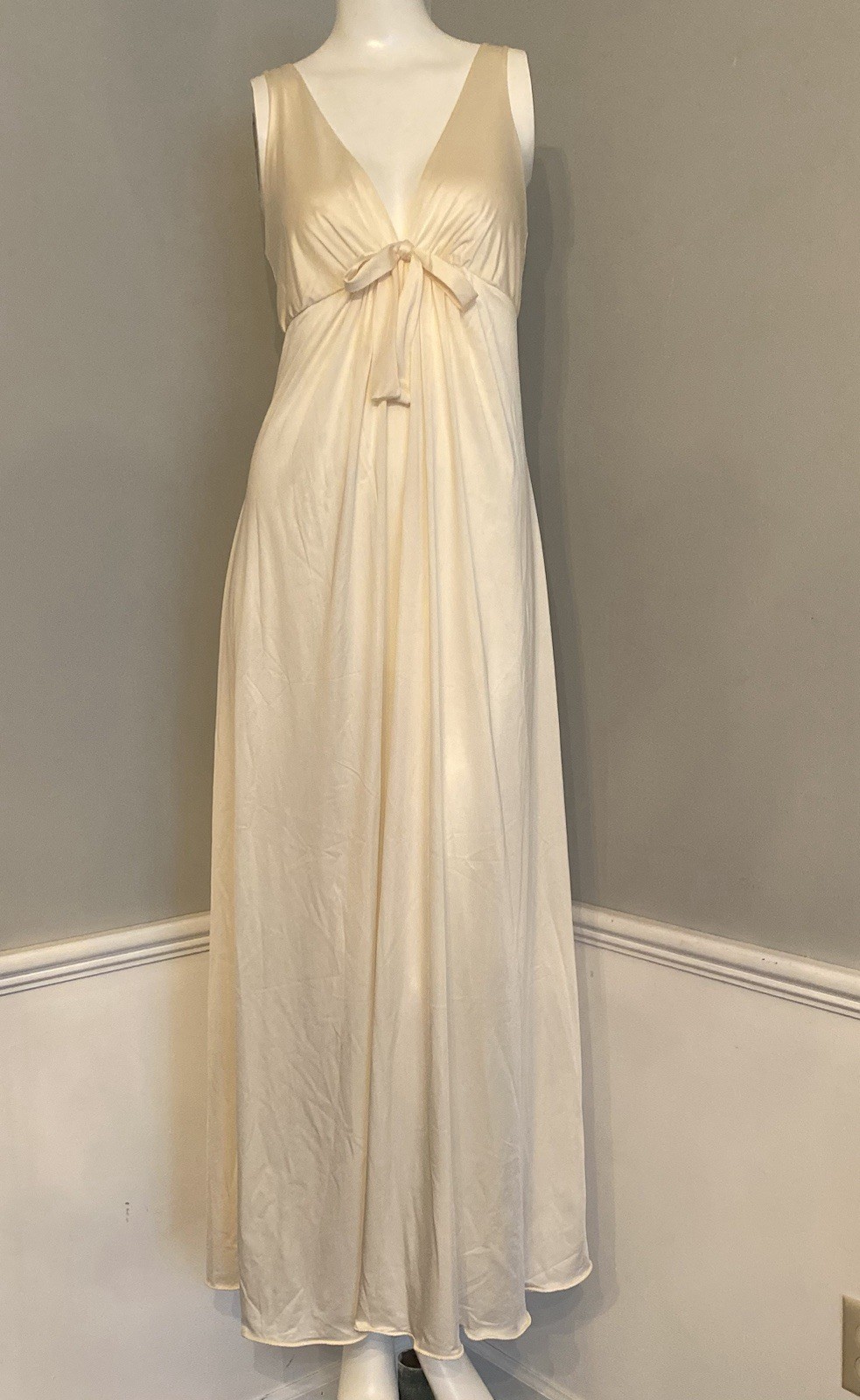 Vintage Olga Silky Nylon Semi Sheer Long Nightgown Size 34 New No Tags #9741