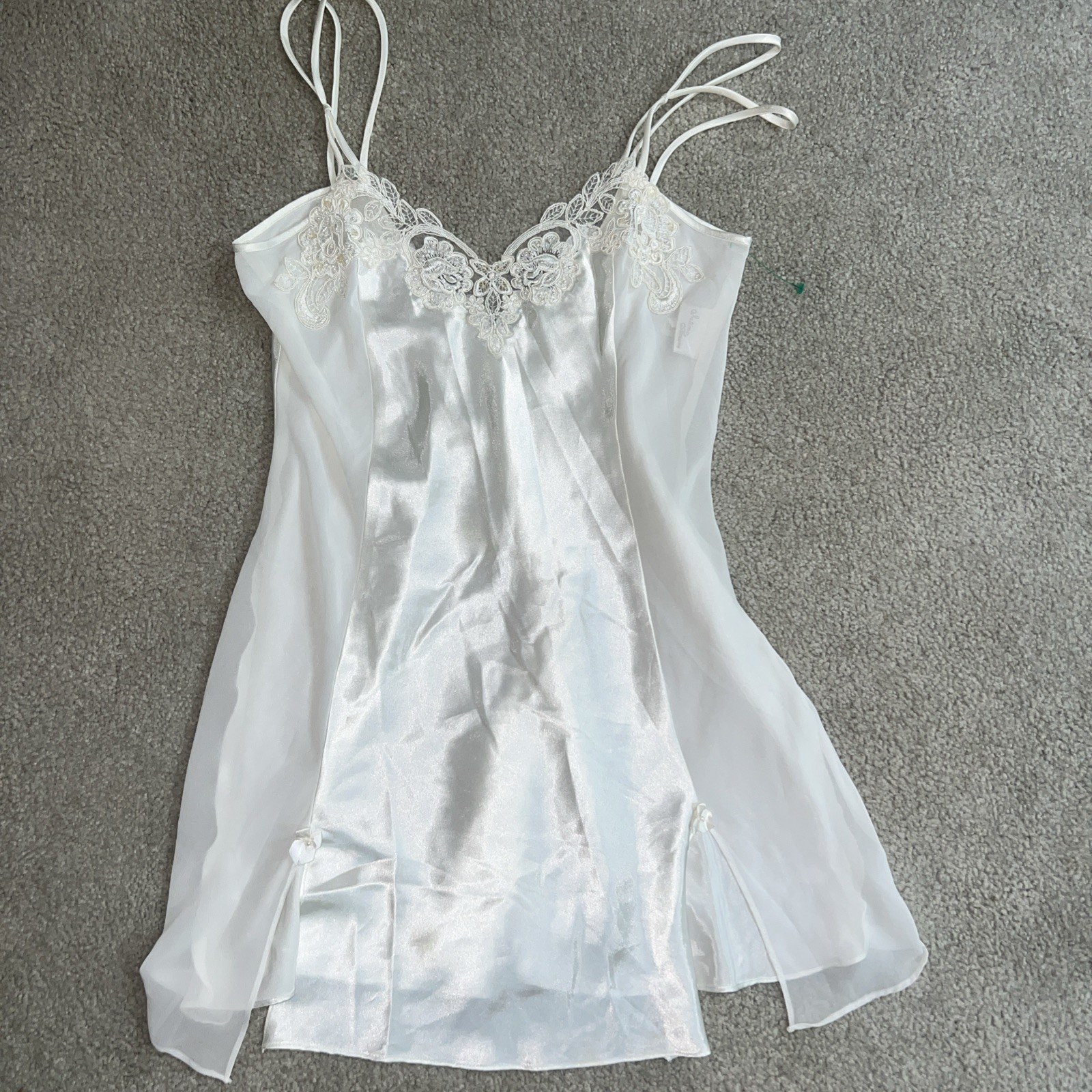 Vintage Intimo Amore Medium Nightgown Sexy Satin Beaded bridal Lace White 90s