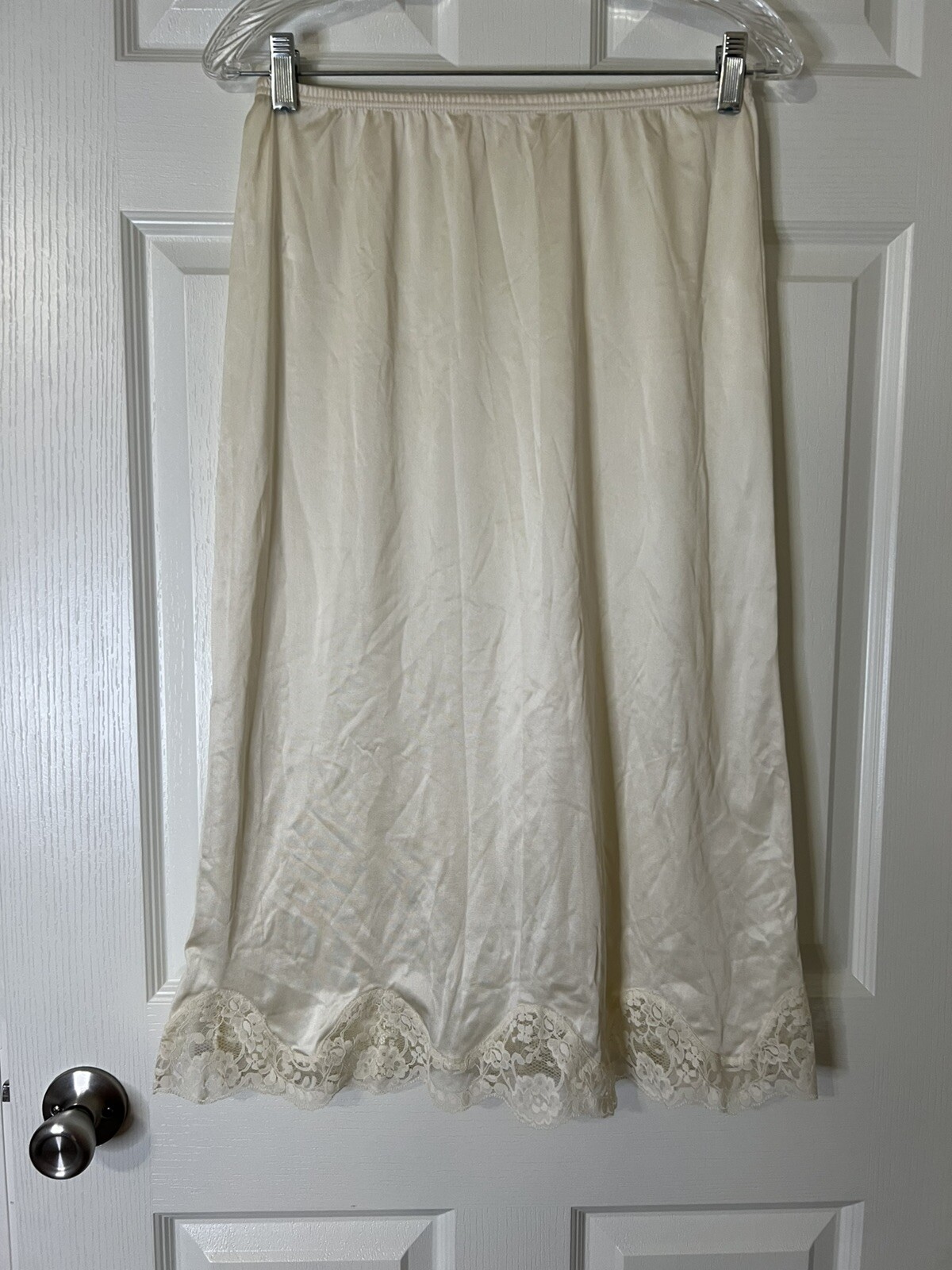Vtg Body Lites JC Penney Women’s Beige Half Slip Lace Trim W/ Split Small S