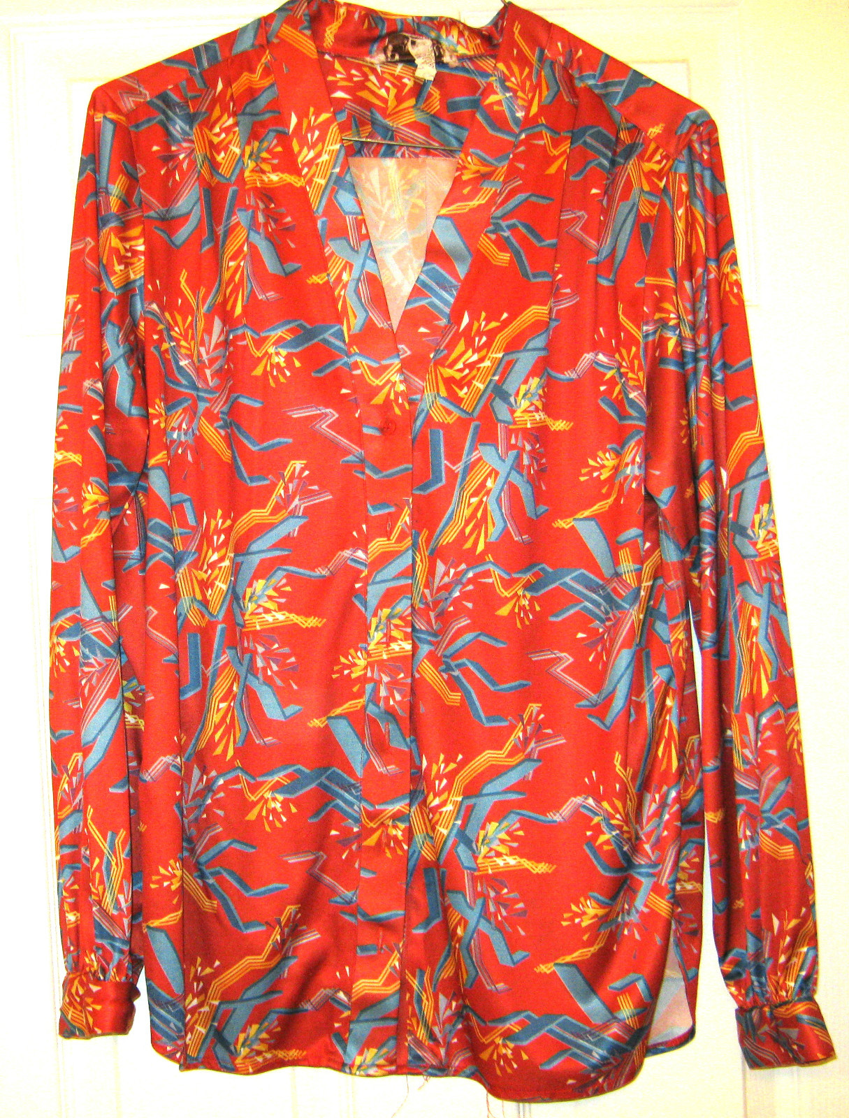 Beautiful multi colored orange !!!!! vintage woman’s blouse great anytime! Sz L