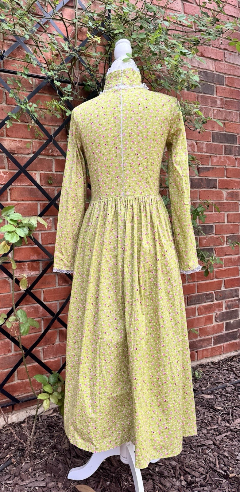 Vintage 1970s Lime Green Calico Rose Lace Detail Cottage Prairie Dress Size S