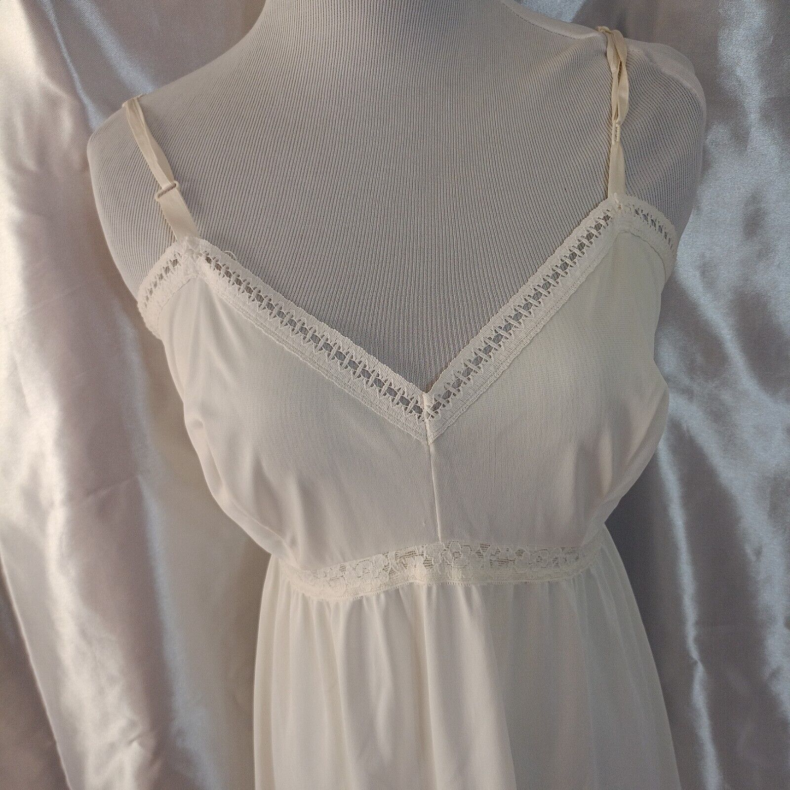 Vintage Leading Lady Sexy Full Slip Lingerie White Nylon Made in USA Size 38