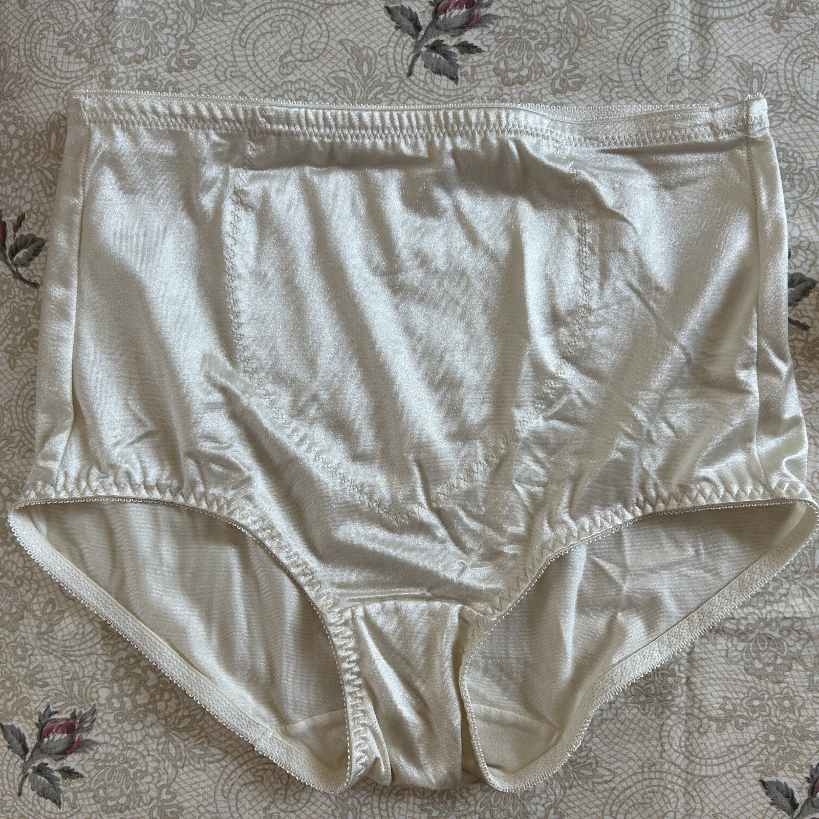 Underscore Shapewear Moderate Control Beige Panties Briefs Sz Med NWOT