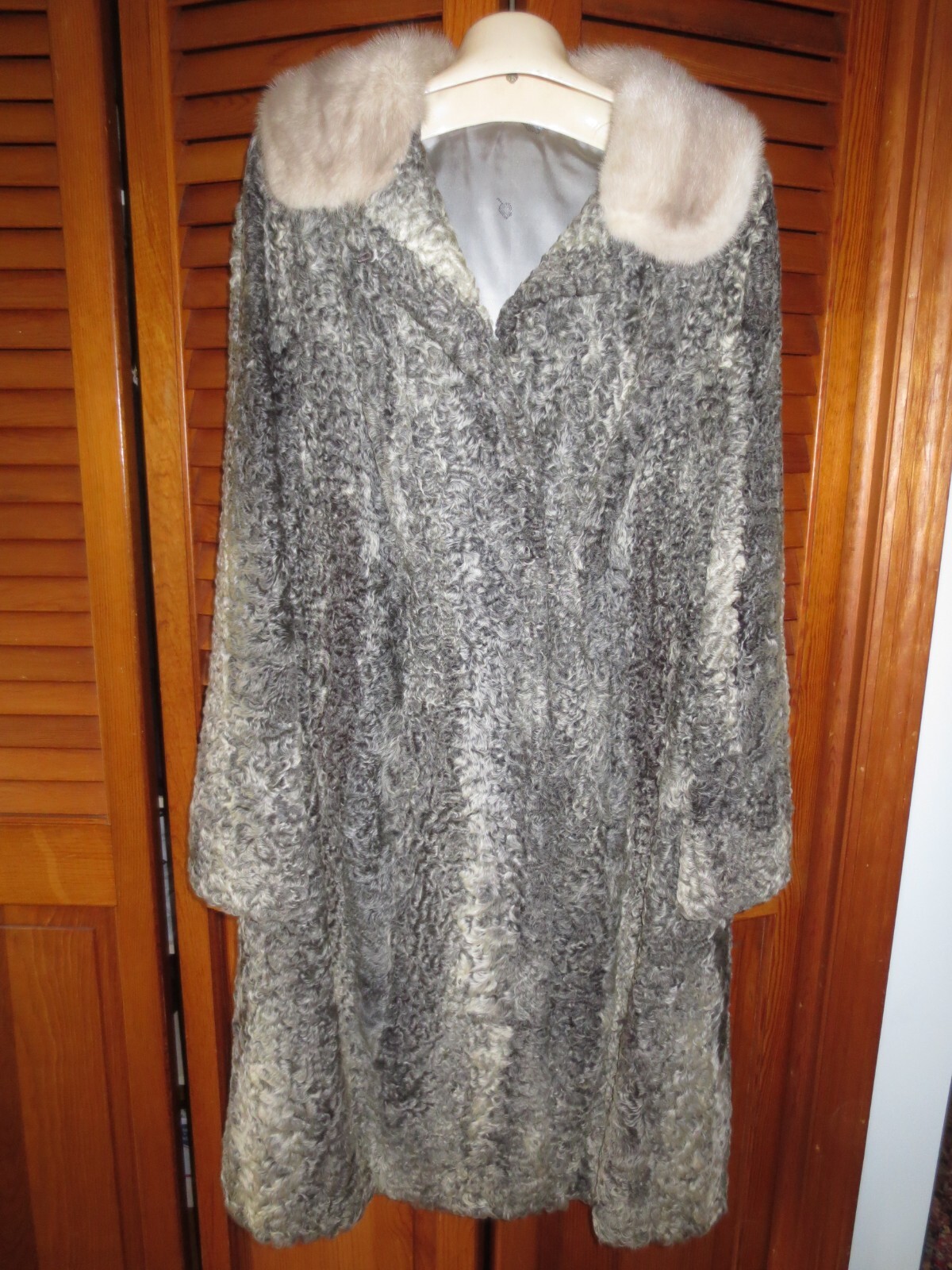 LADIES Norman Littmann CURLY LAMB FUR COAT w/HALF BELT &MINK FUR COLLAR W/Hanger