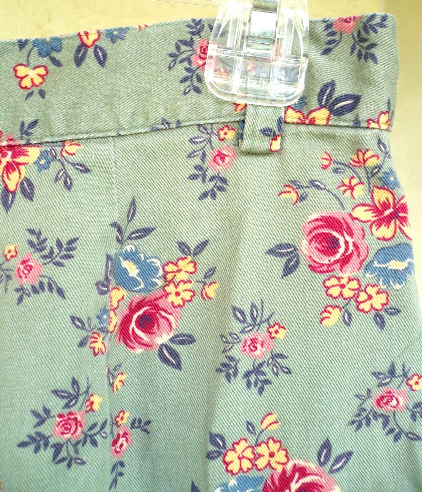 VTG 90S DENIM COTTON SZ S M FLORAL BRITISH HONG KONG TRAVEL BERMUDA WOMEN SHORTS