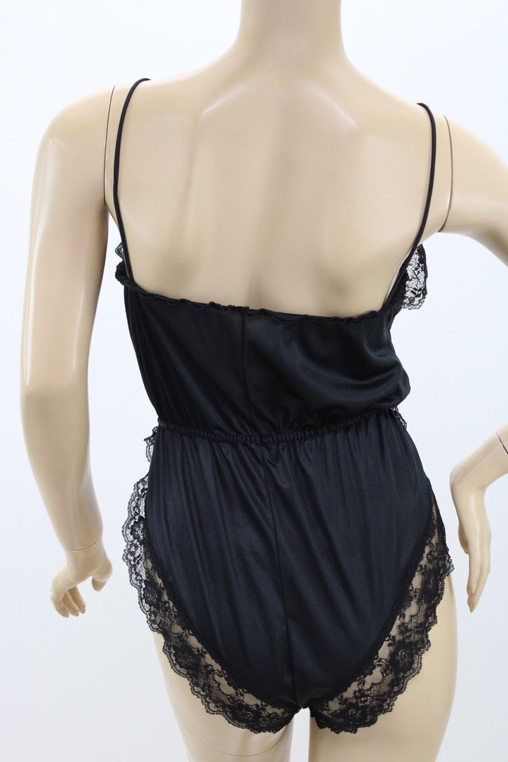Vintage Chic Lingerie Black Lace Teddy M Flounced Ruffle Open Snap Gusset USA